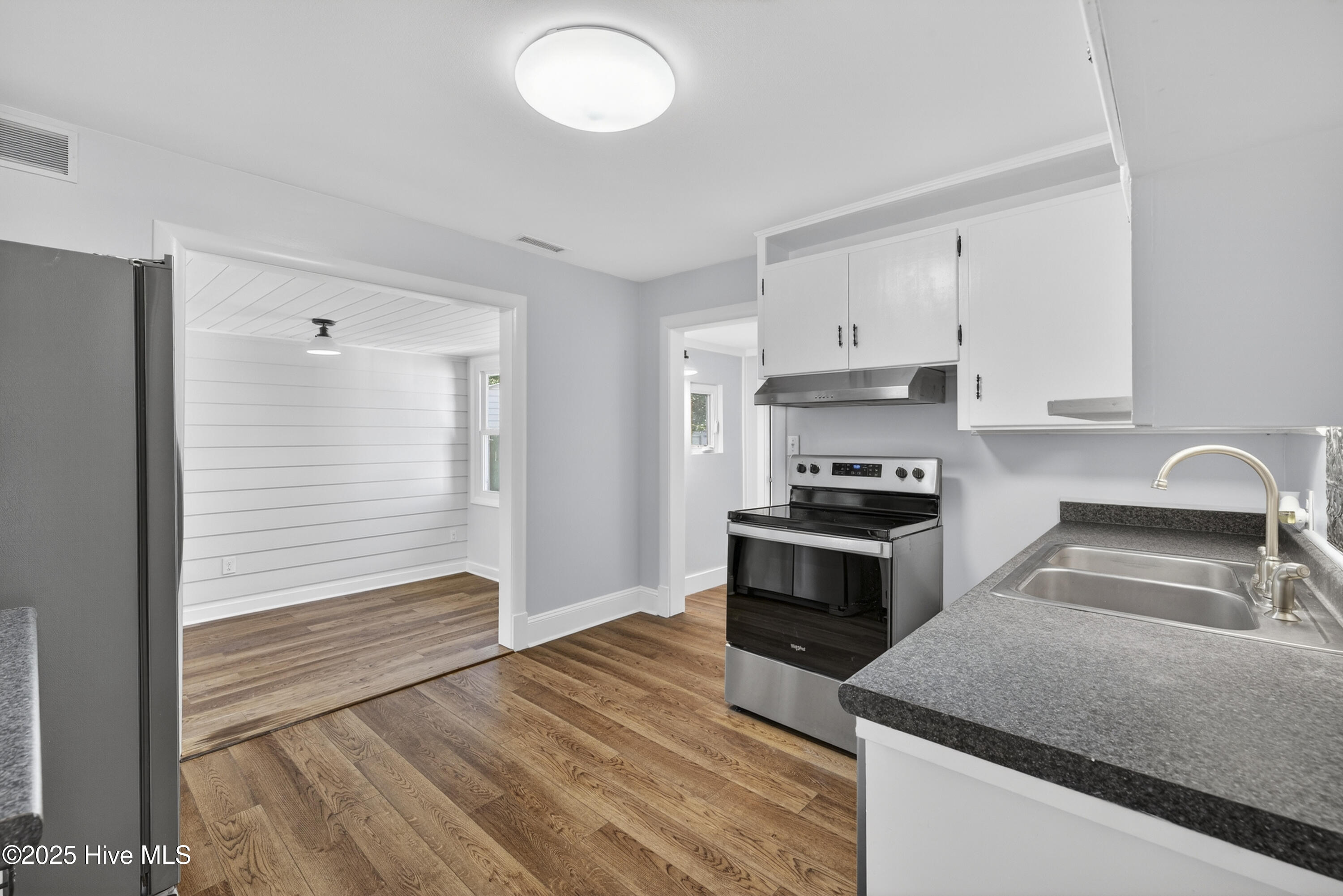 100567481 | Photo 13