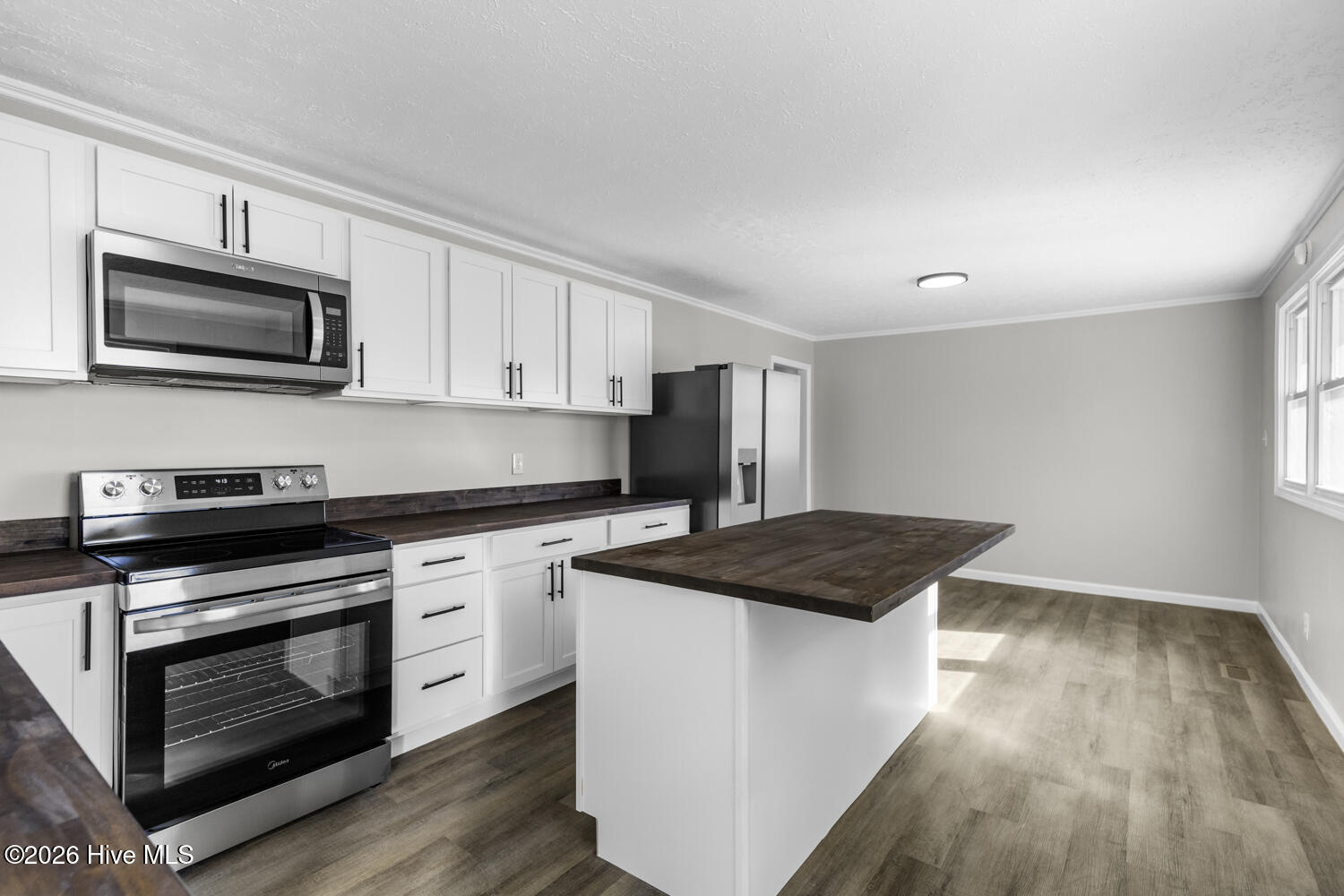 100560778 | Photo 16