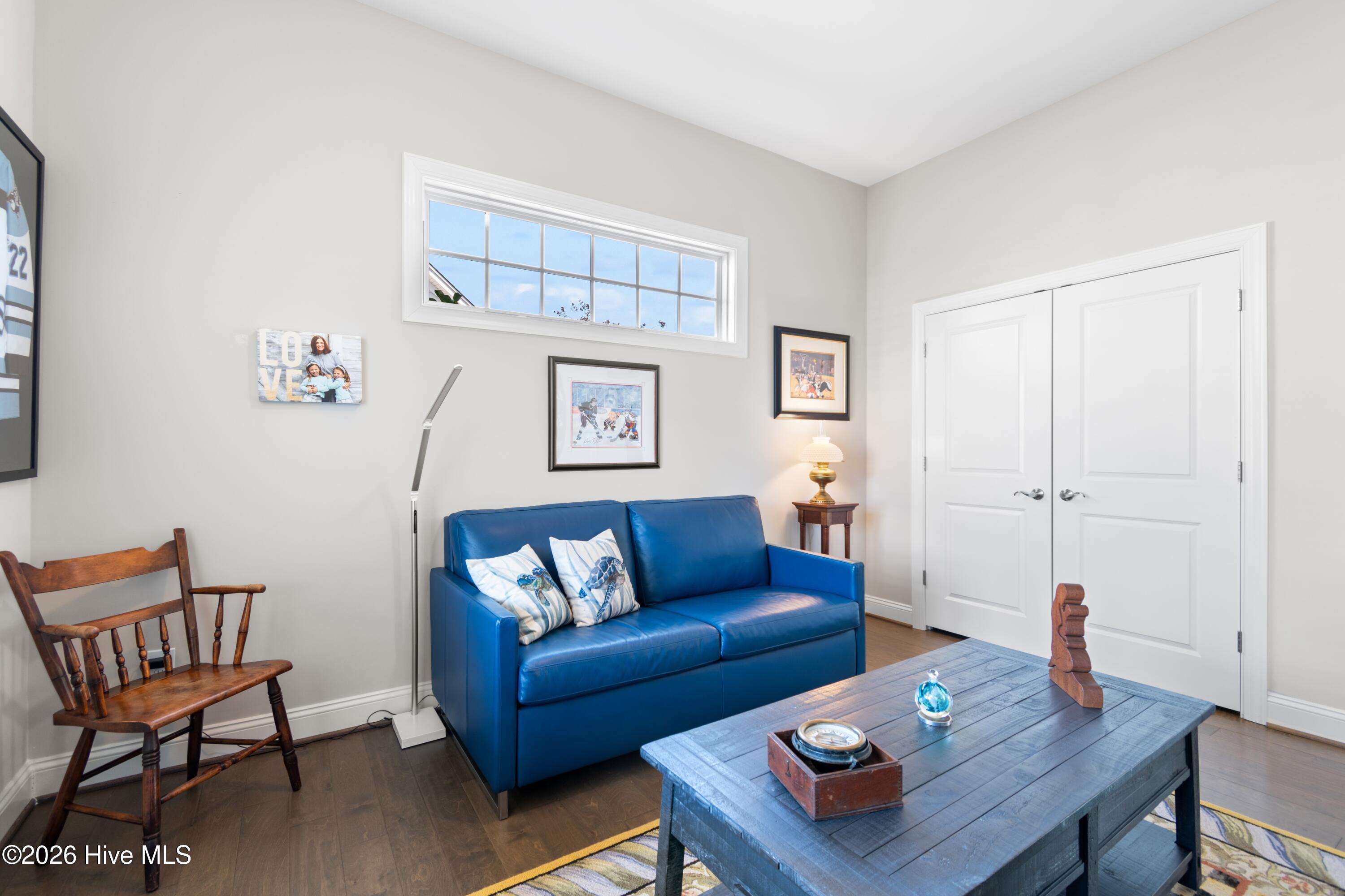 100560288 | Photo 37