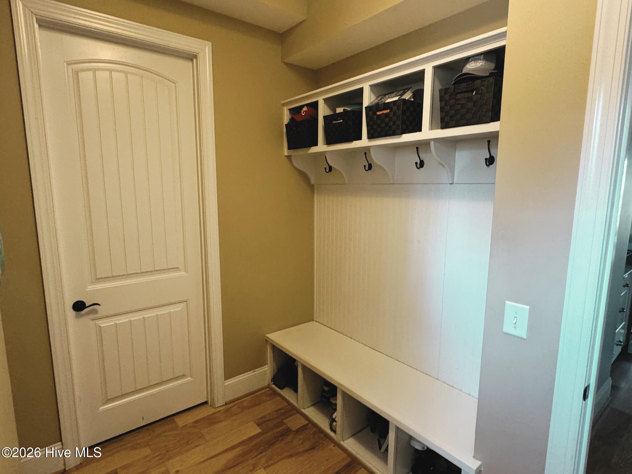 100554068 | Photo 22