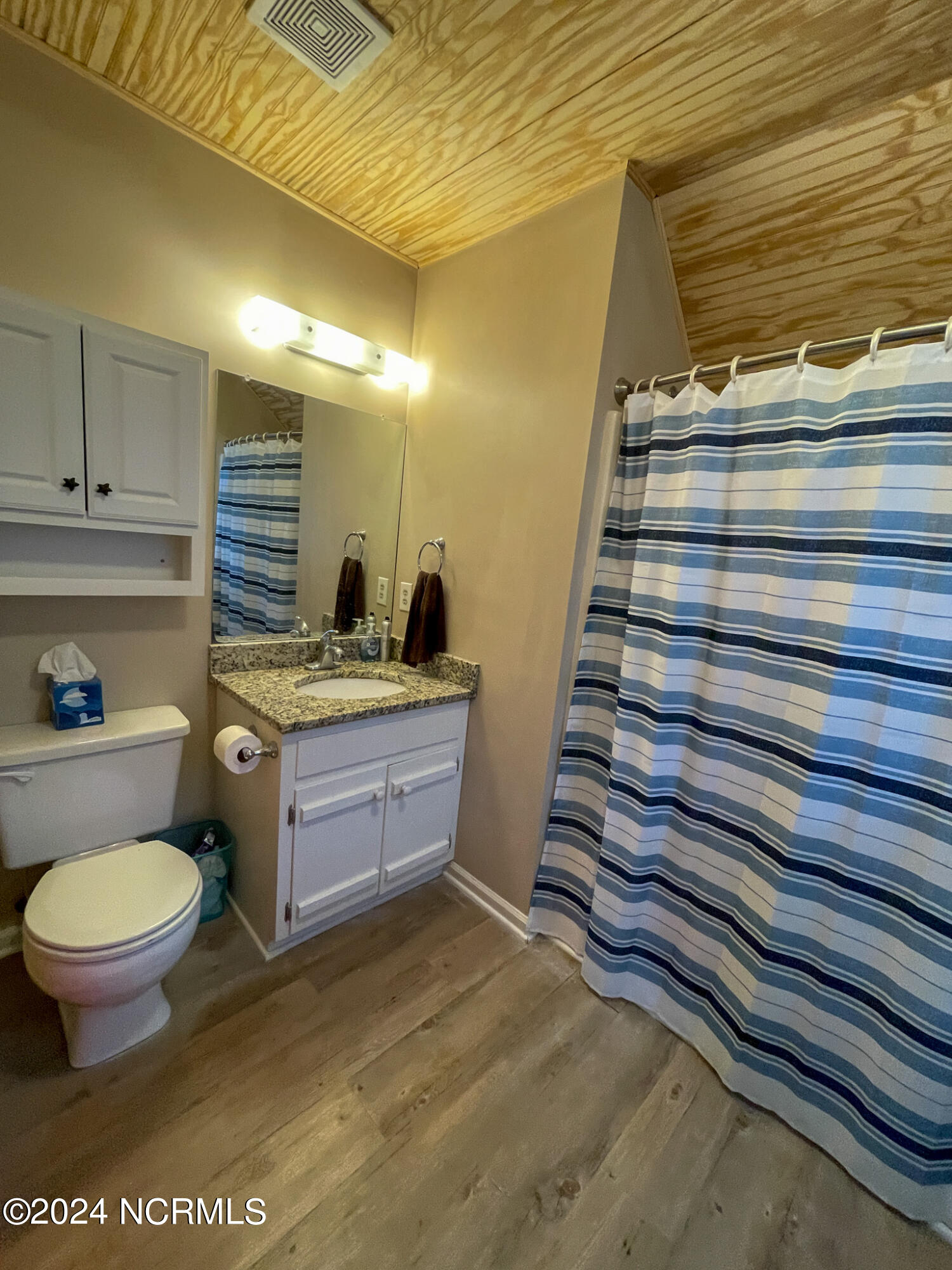 100547664 | Photo 30