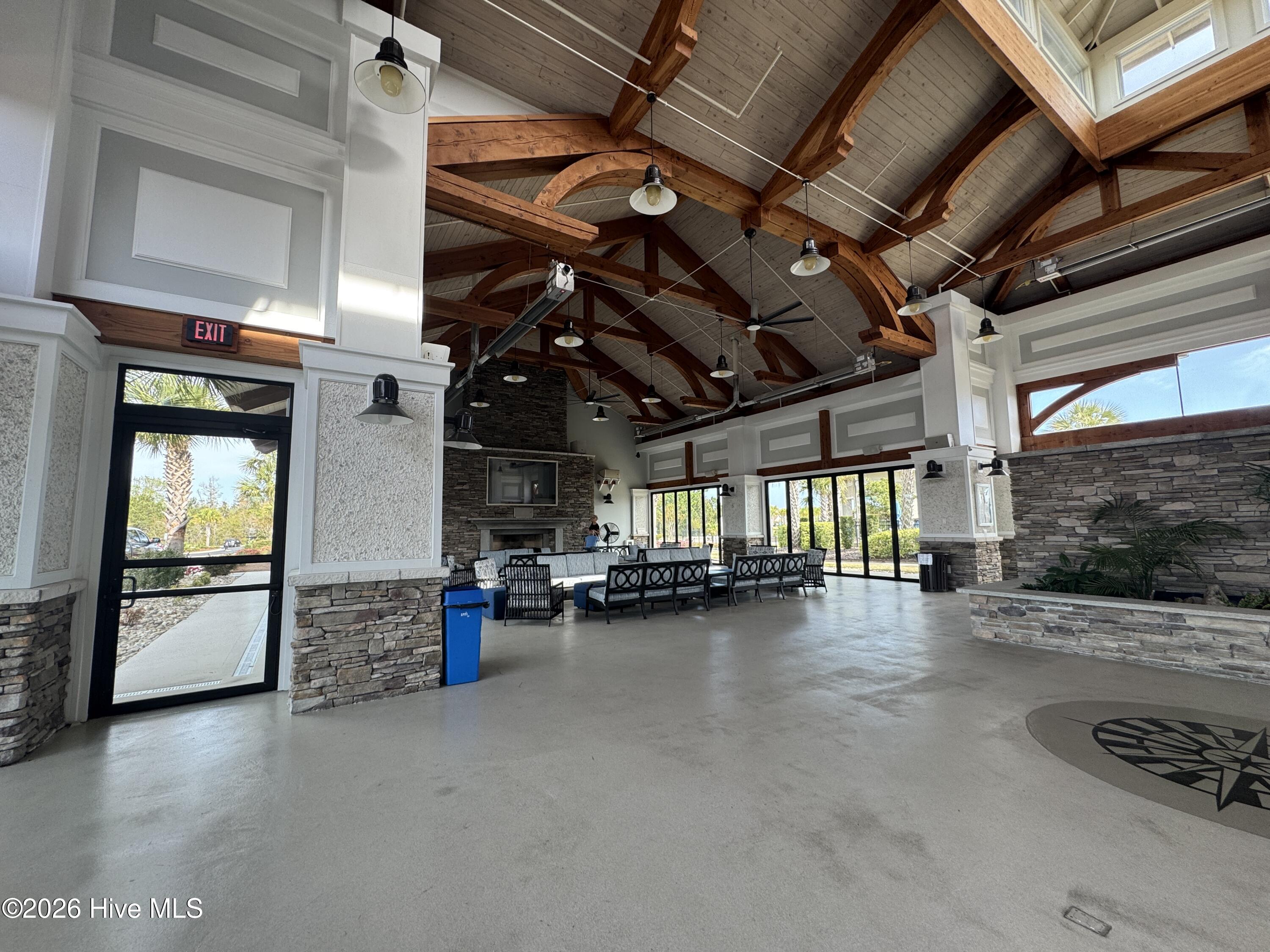 100564015 | Photo 38