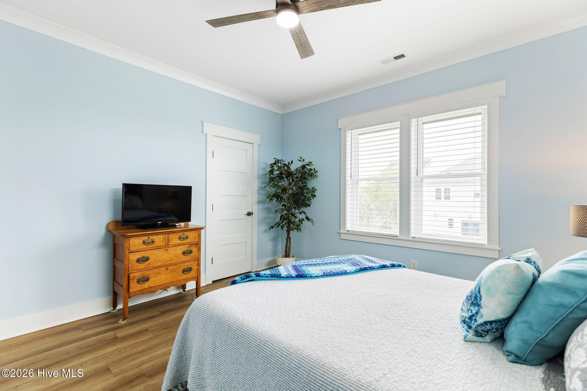 100570540 | Photo 45