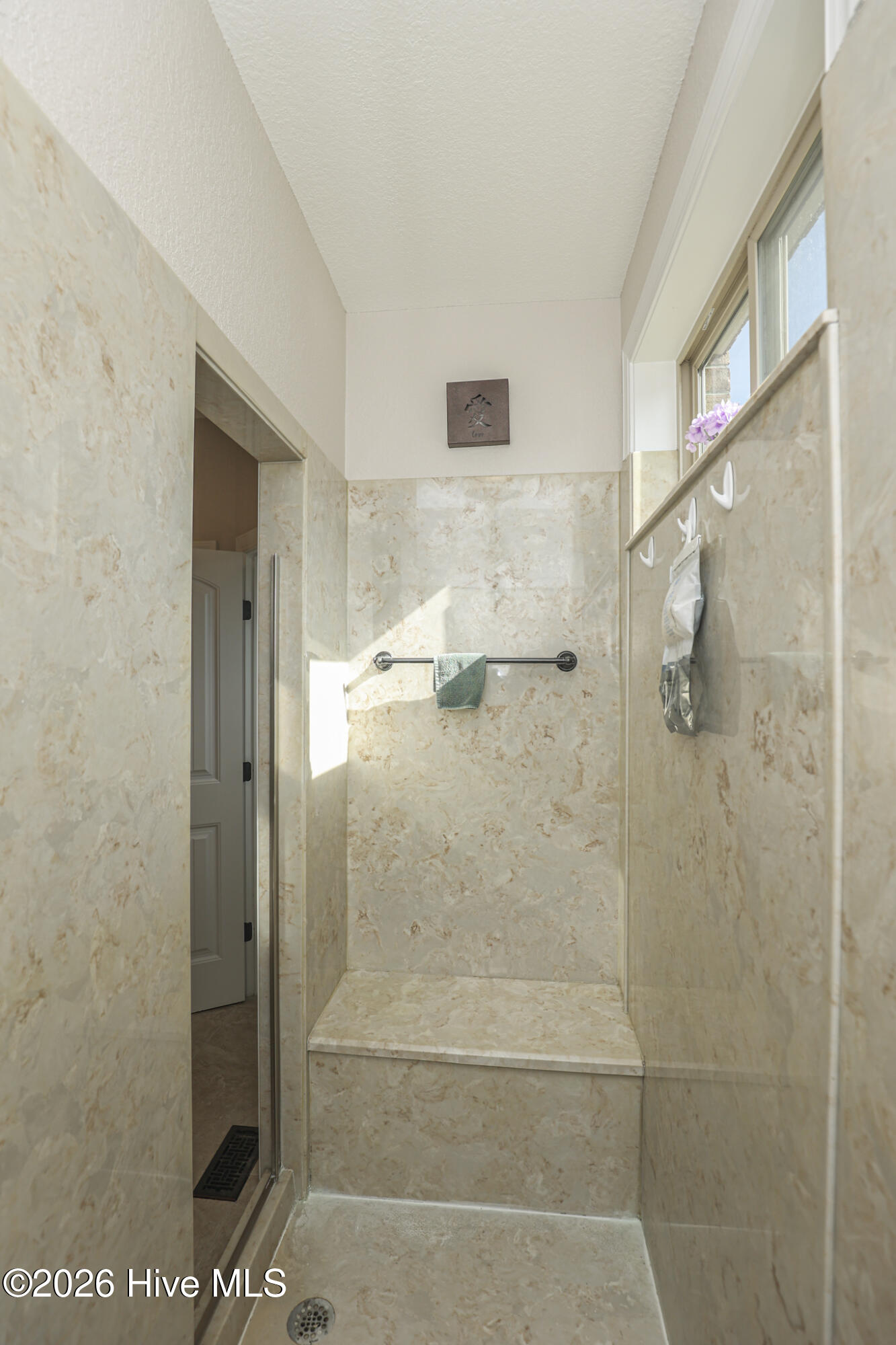 100564942 | Photo 83