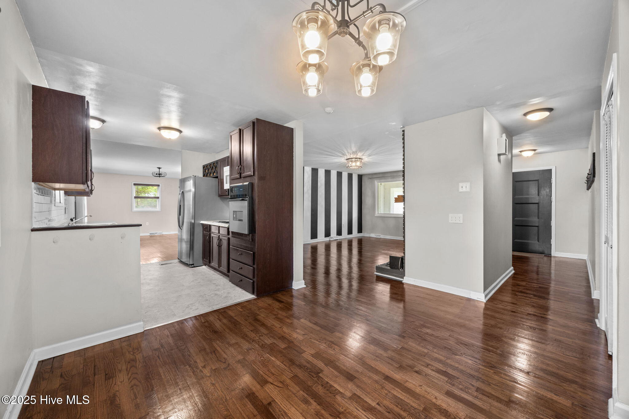 100530315 | Photo 22