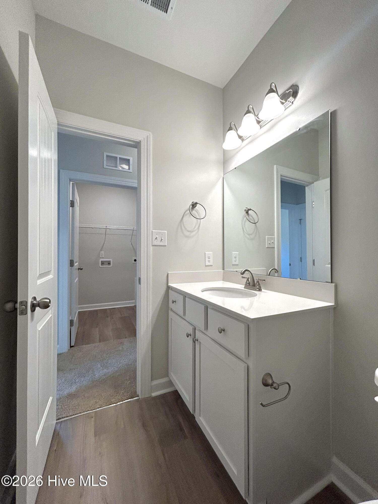 100560362 | Photo 44