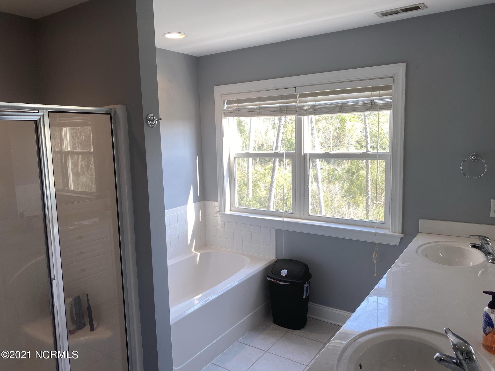 100535650 | Photo 16