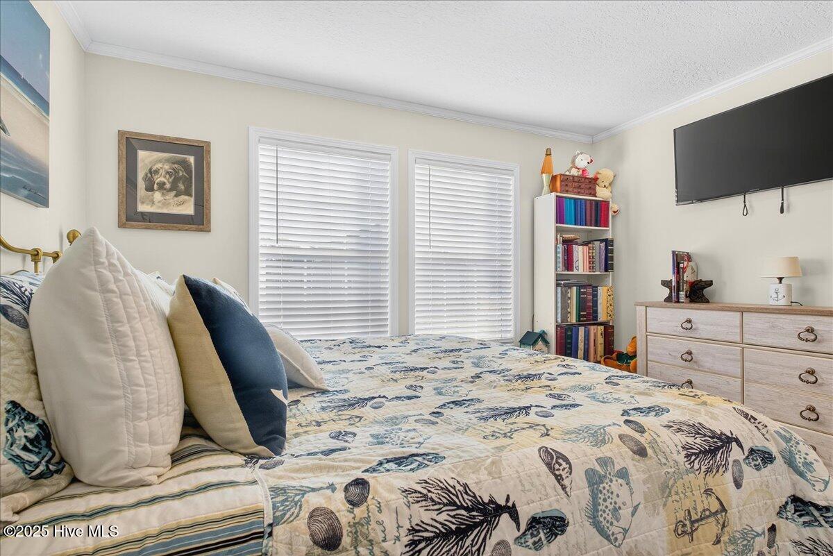 100540840 | Photo 25