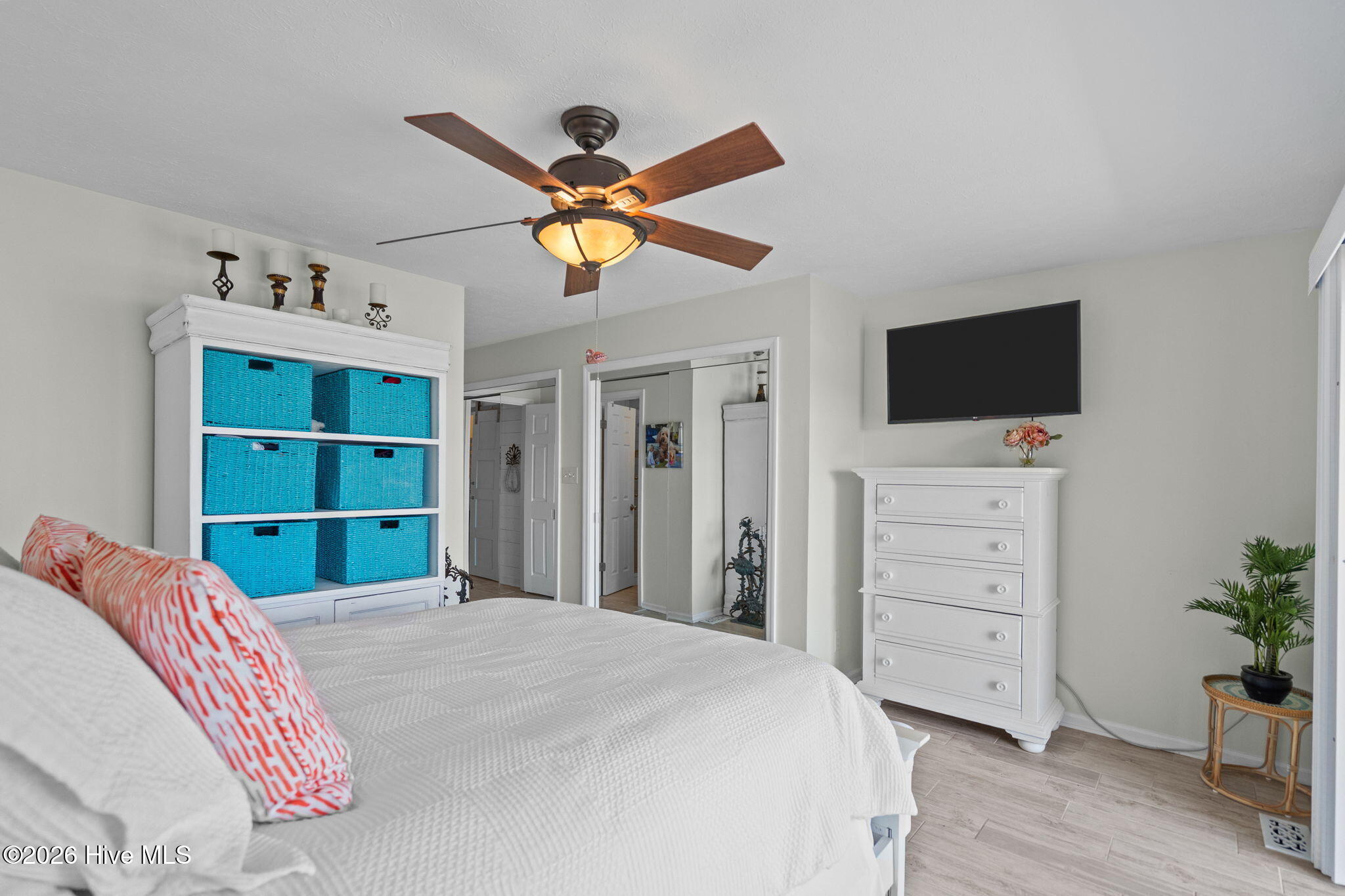 100563090 | Photo 26