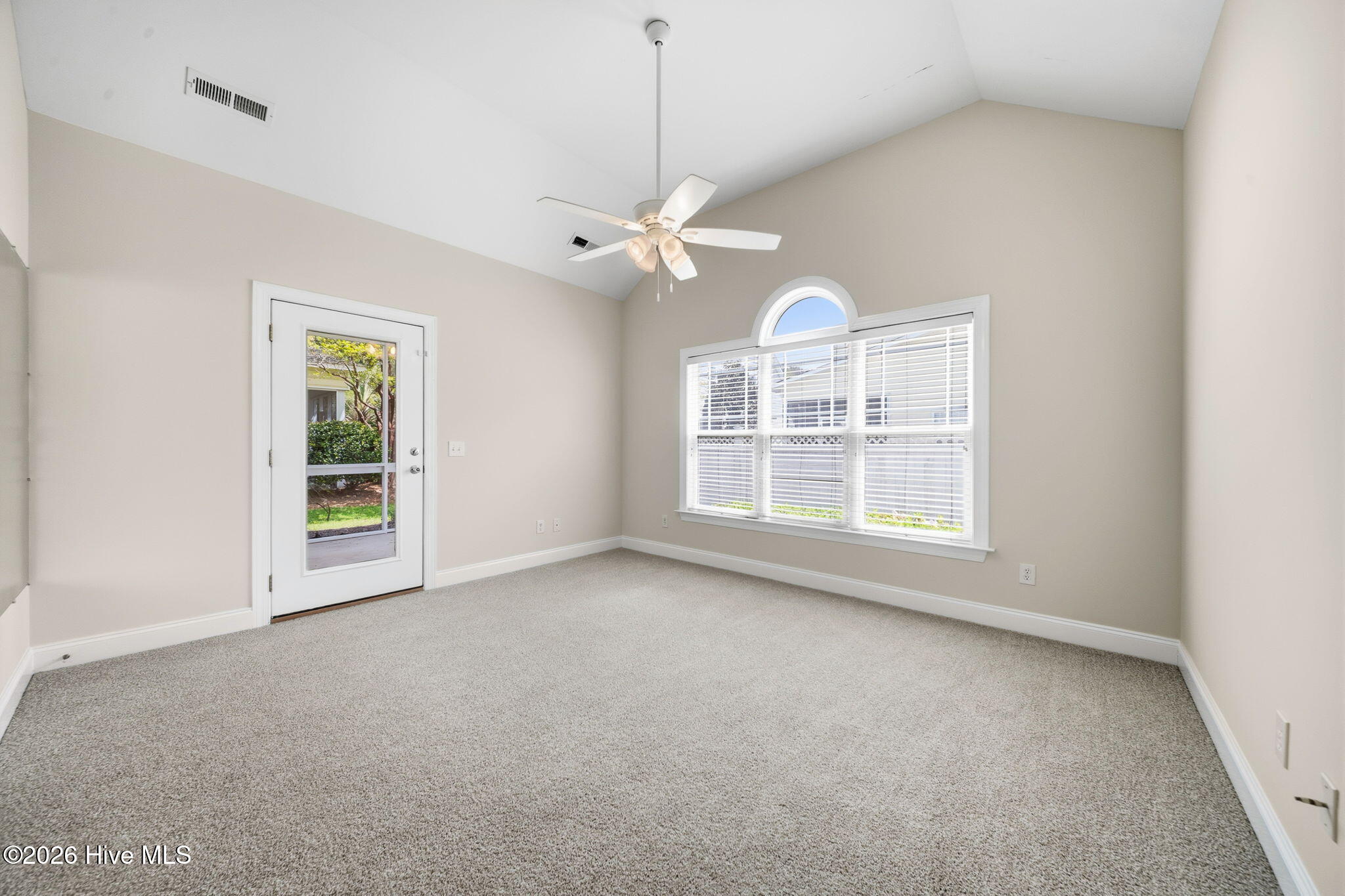 100566234 | Photo 42