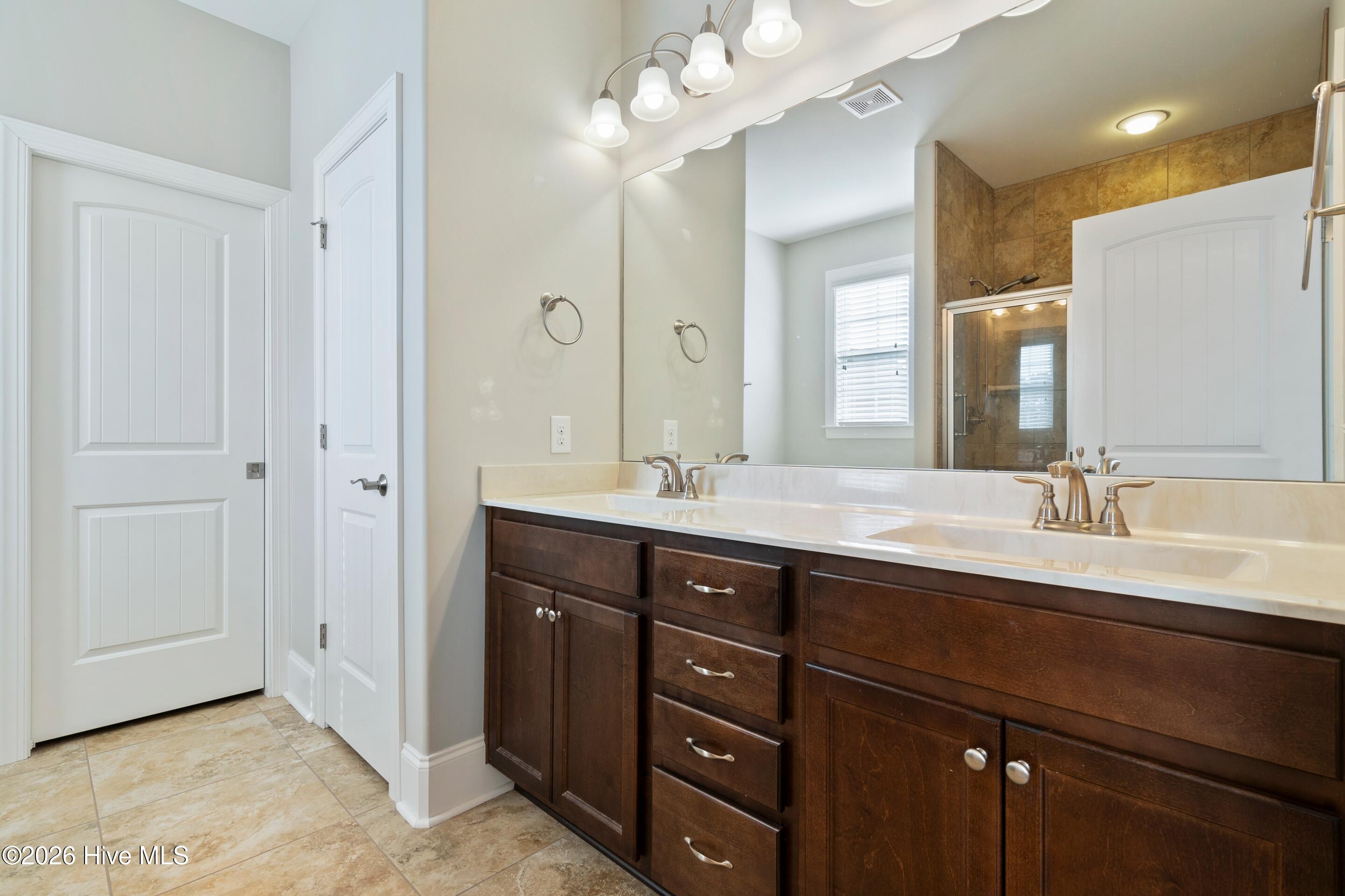 100547652 | Photo 34