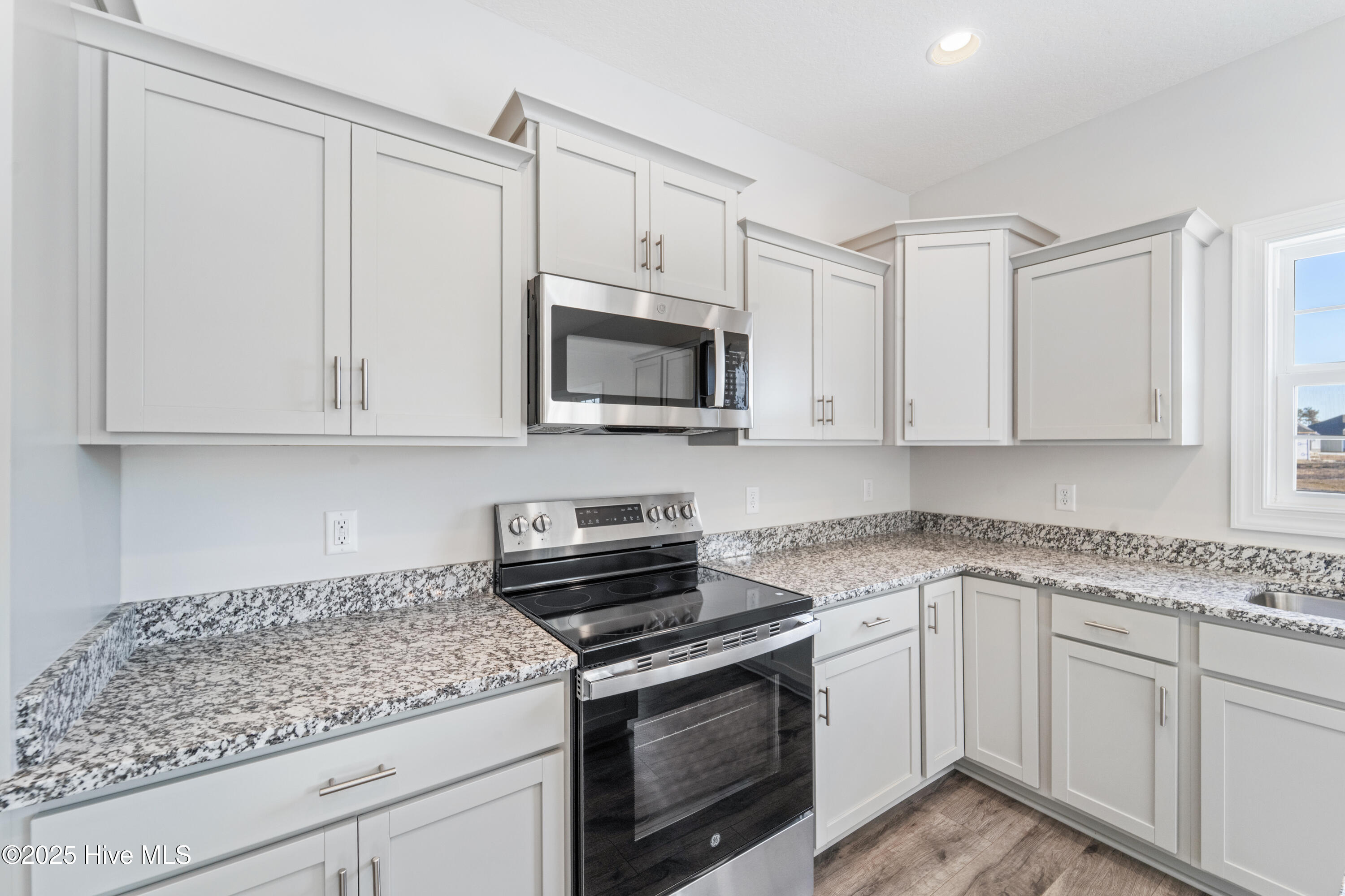 100507154 | Photo 14