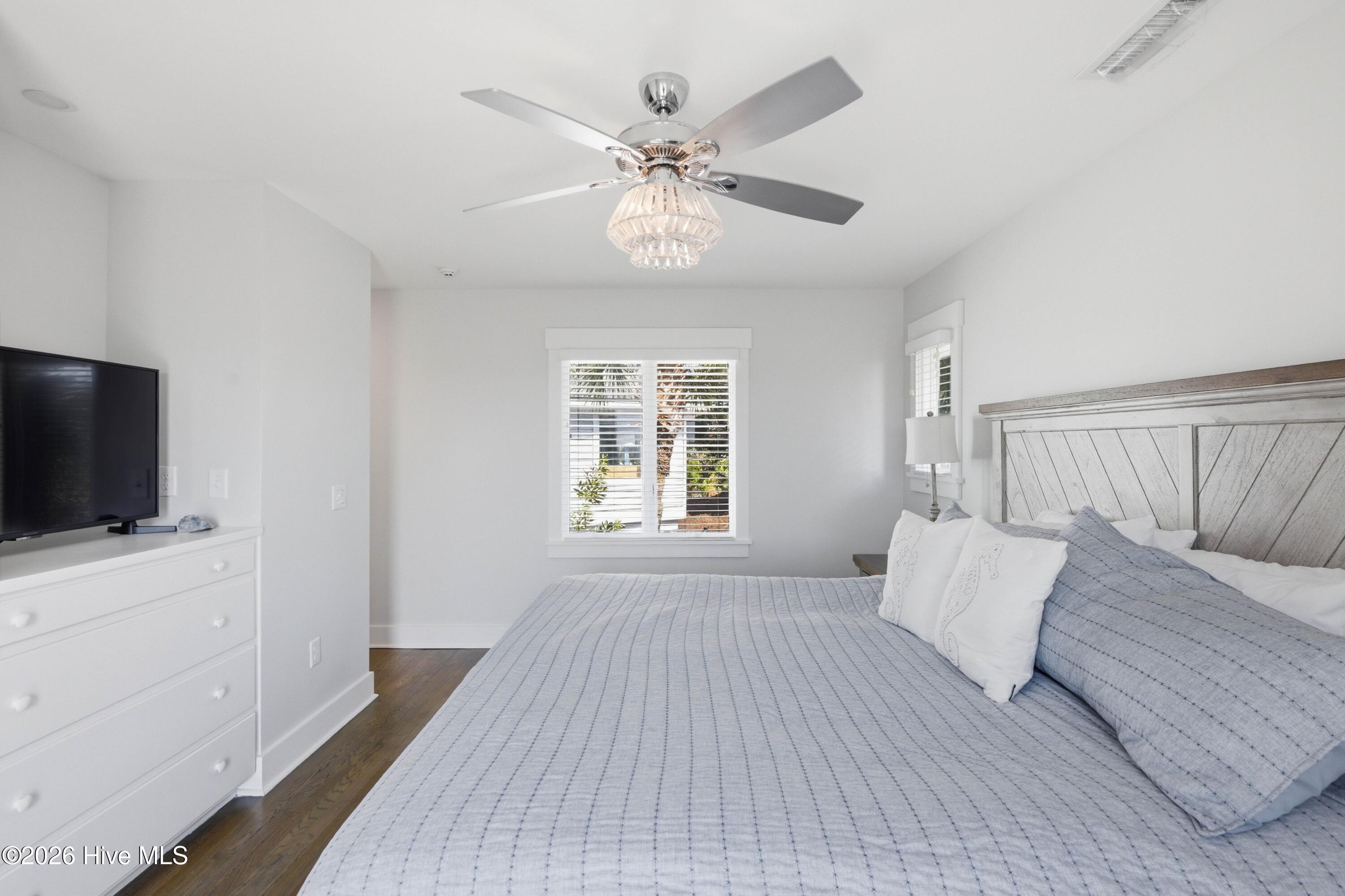 100560271 | Photo 36