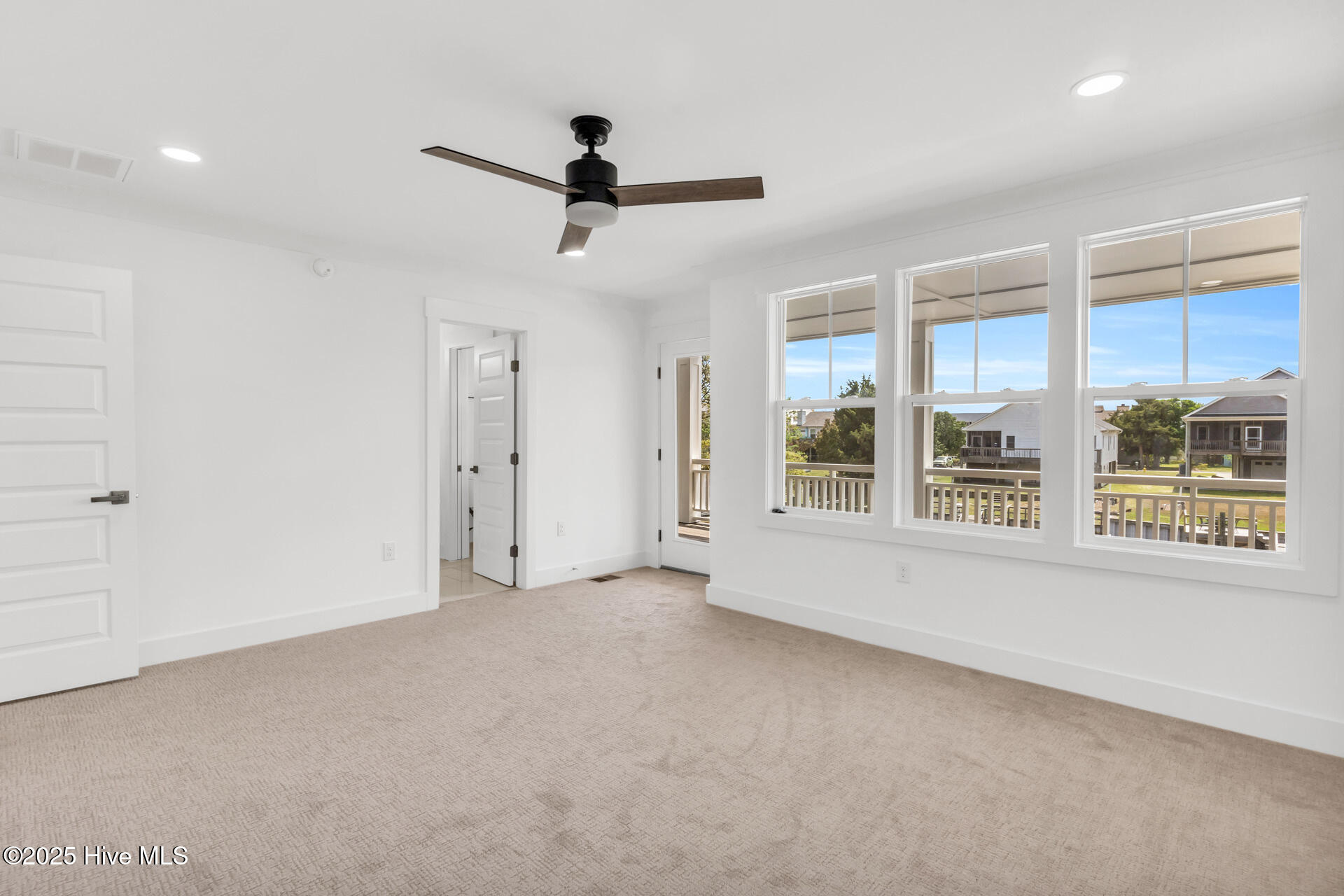 100547120 | Photo 27