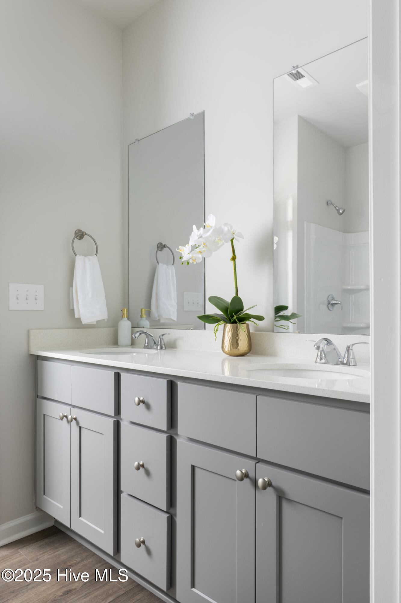 100533302 | Photo 15