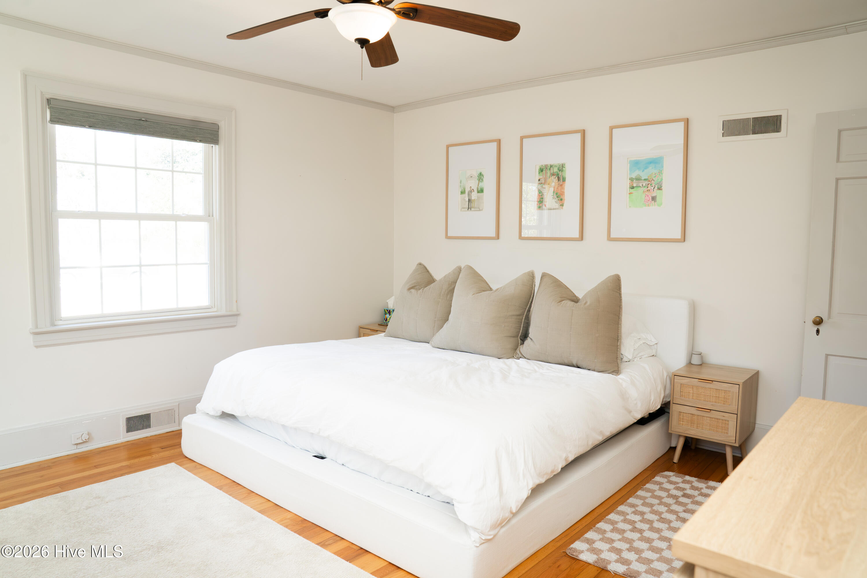 100558476 | Photo 38