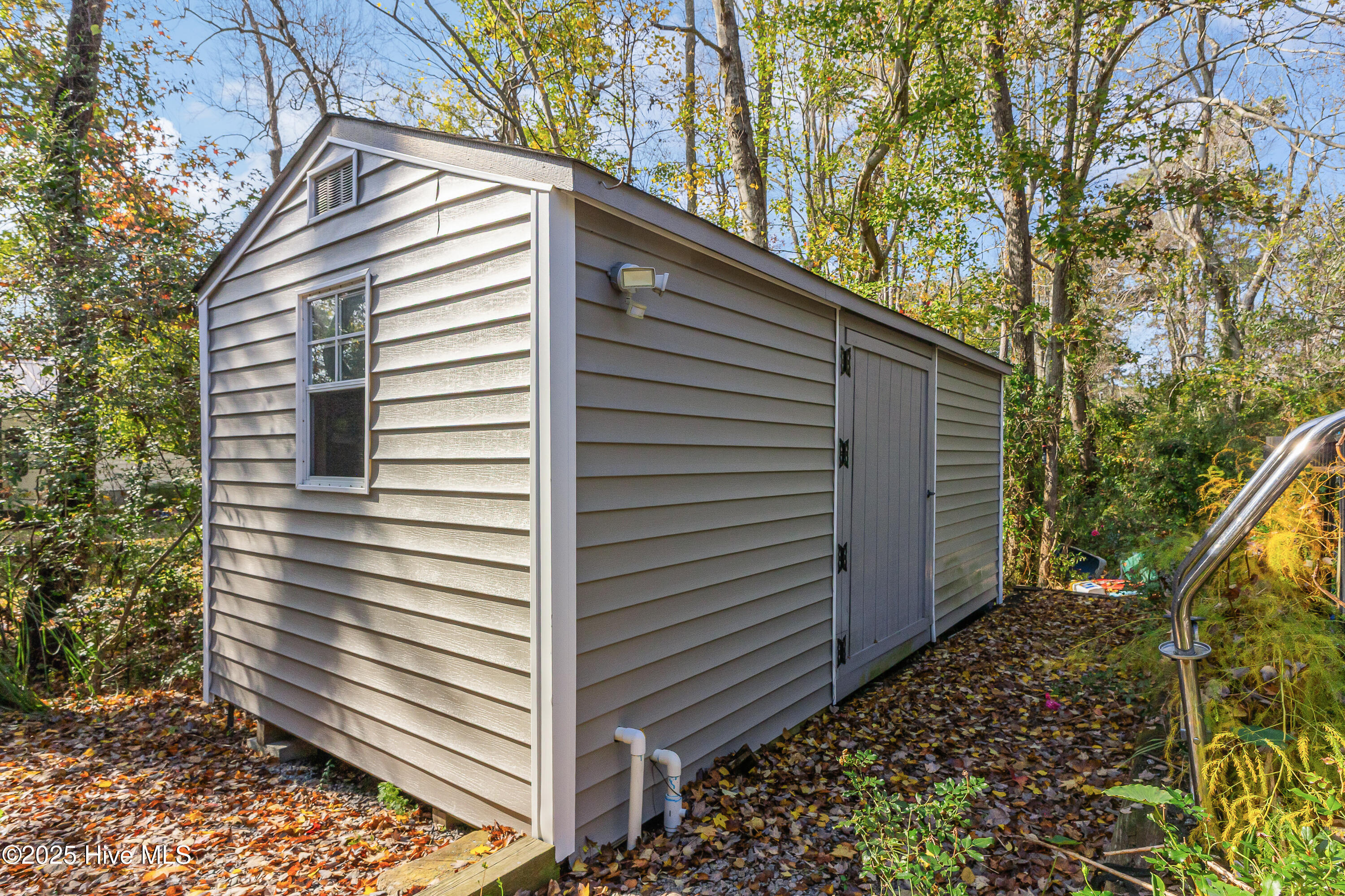 100543271 | Photo 36