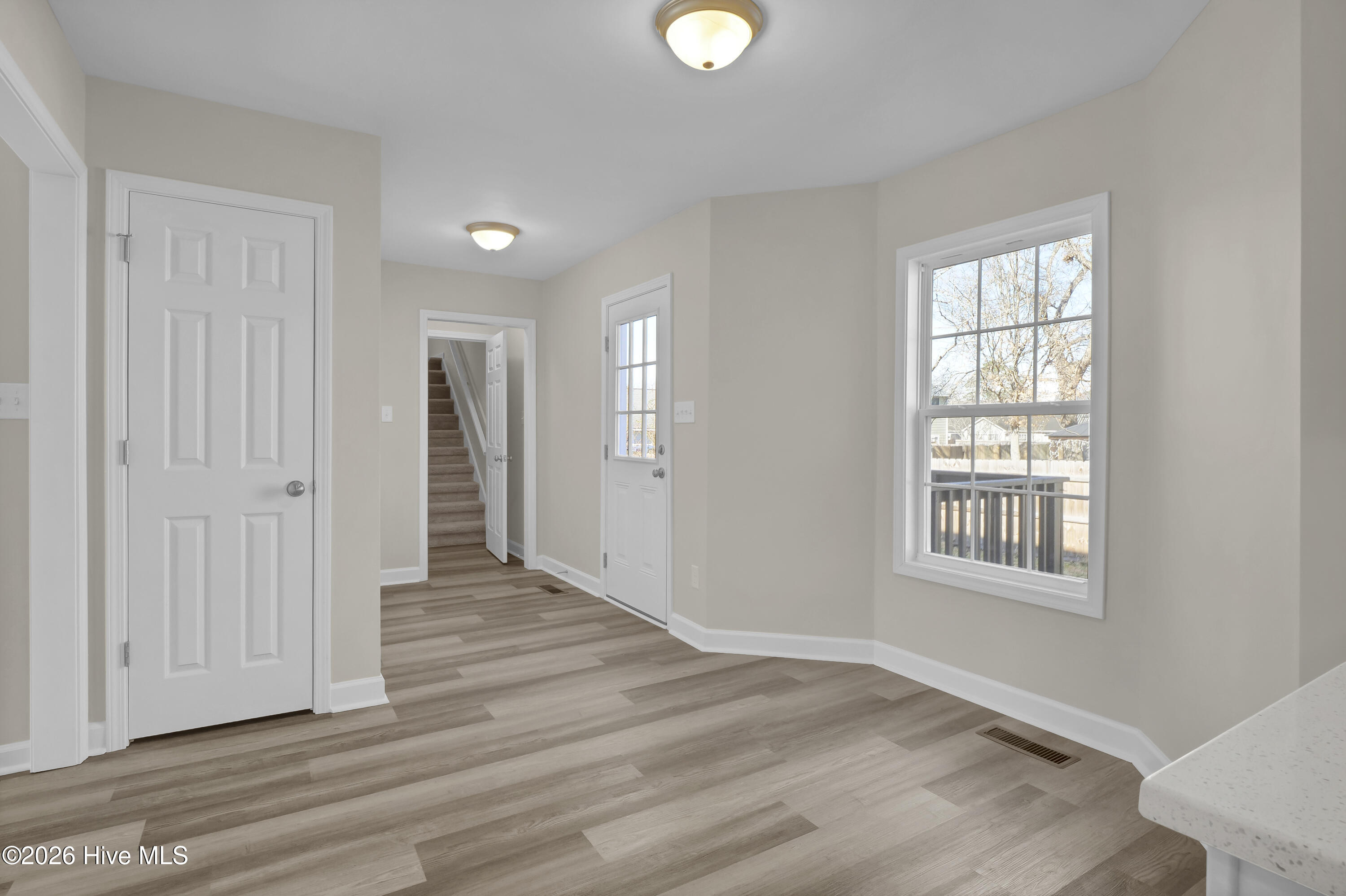 100556678 | Photo 14