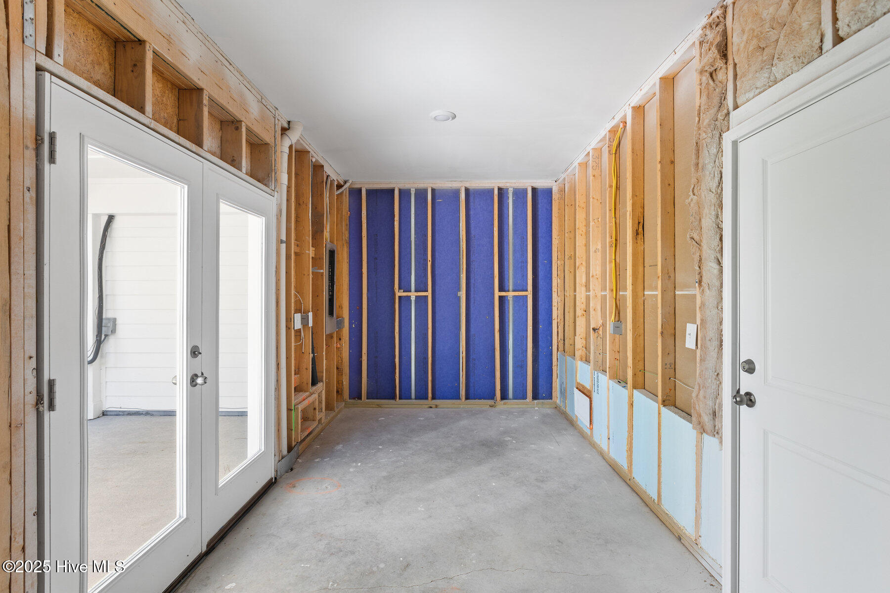 100499015 | Photo 46