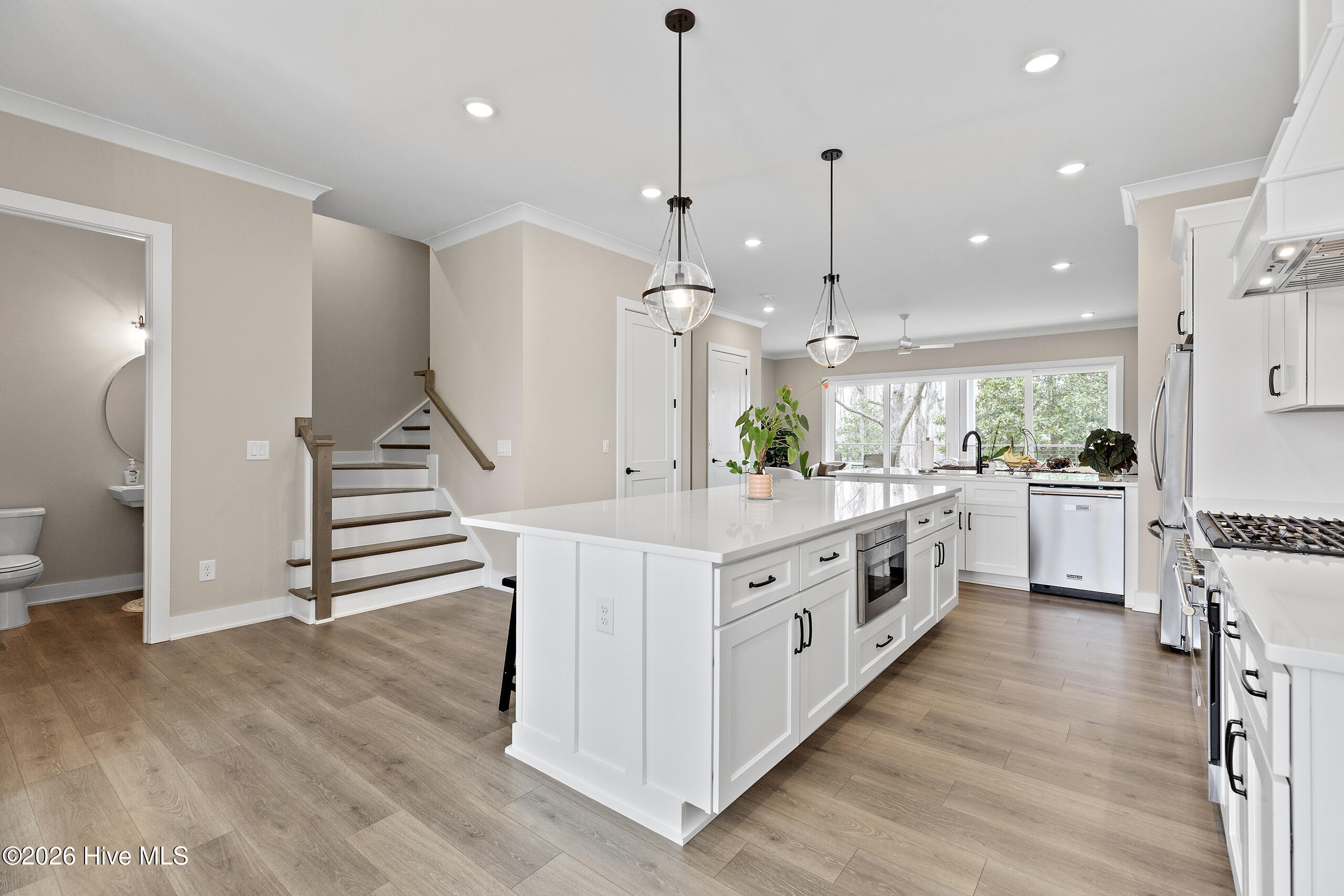 100563450 | Photo 24