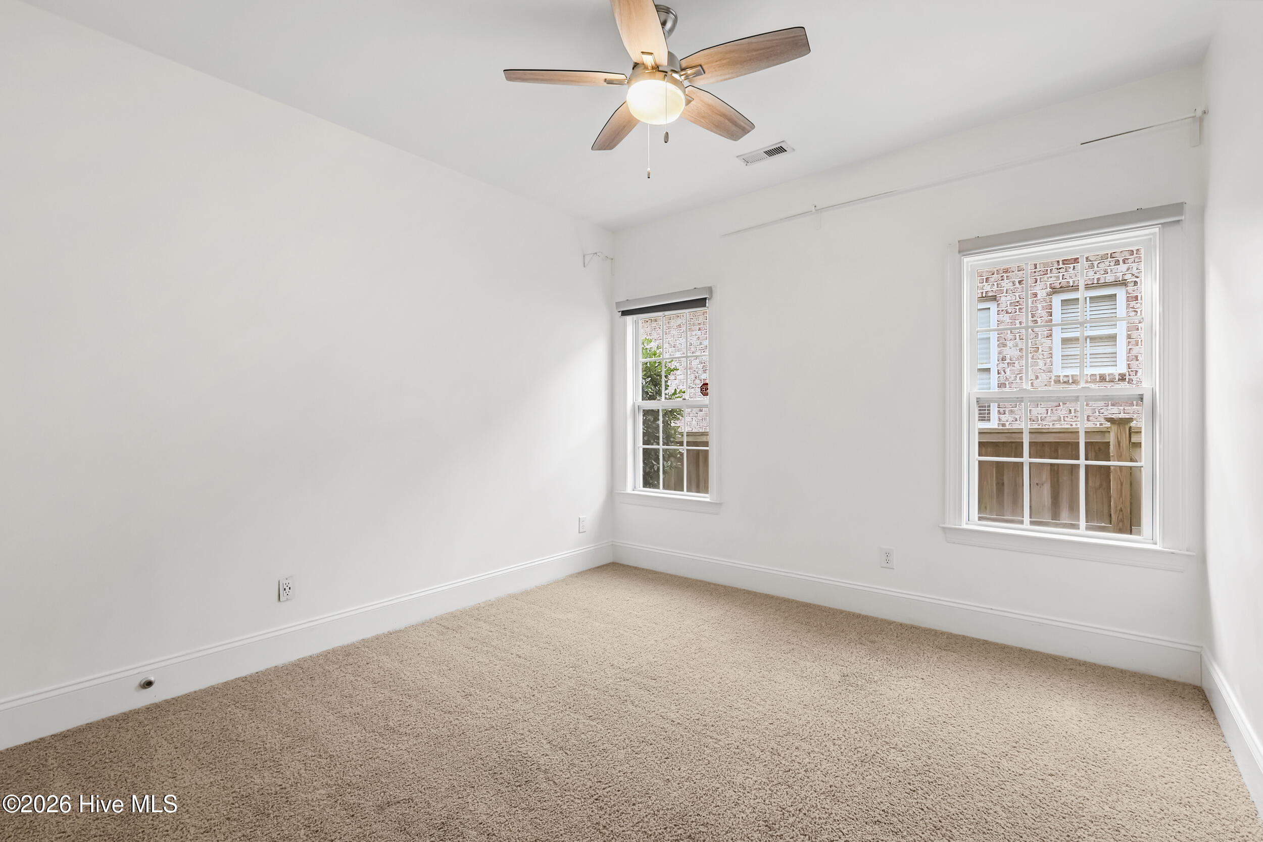 100547349 | Photo 35