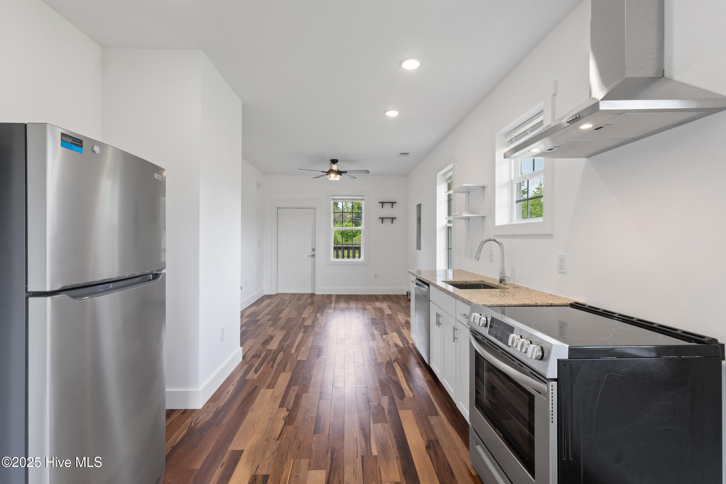 100513761 | Photo 13