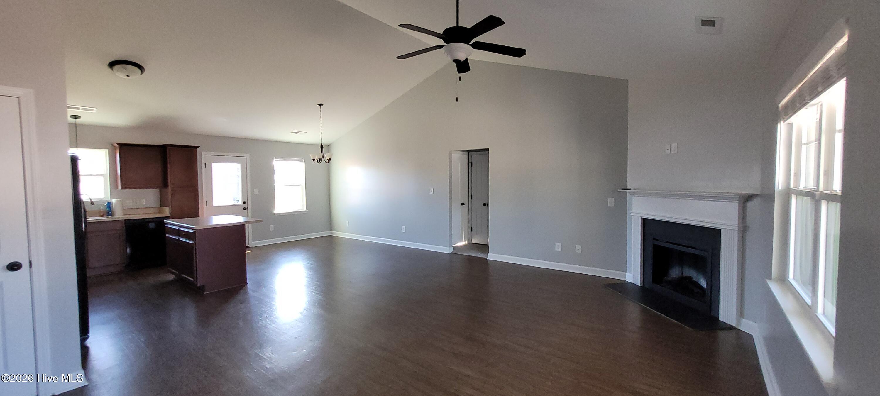 100550457 | Photo 11