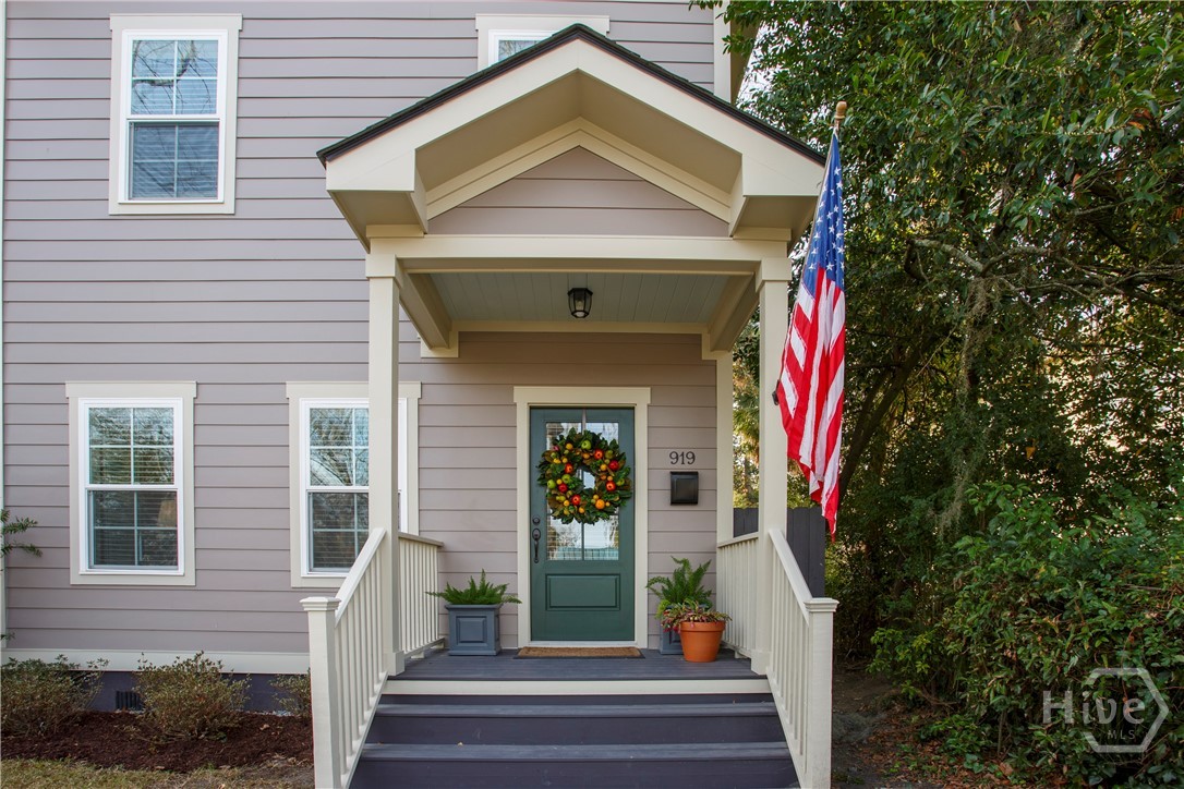 919 E Waldburg Street, Savannah, GA 31401 Listing Photo  3