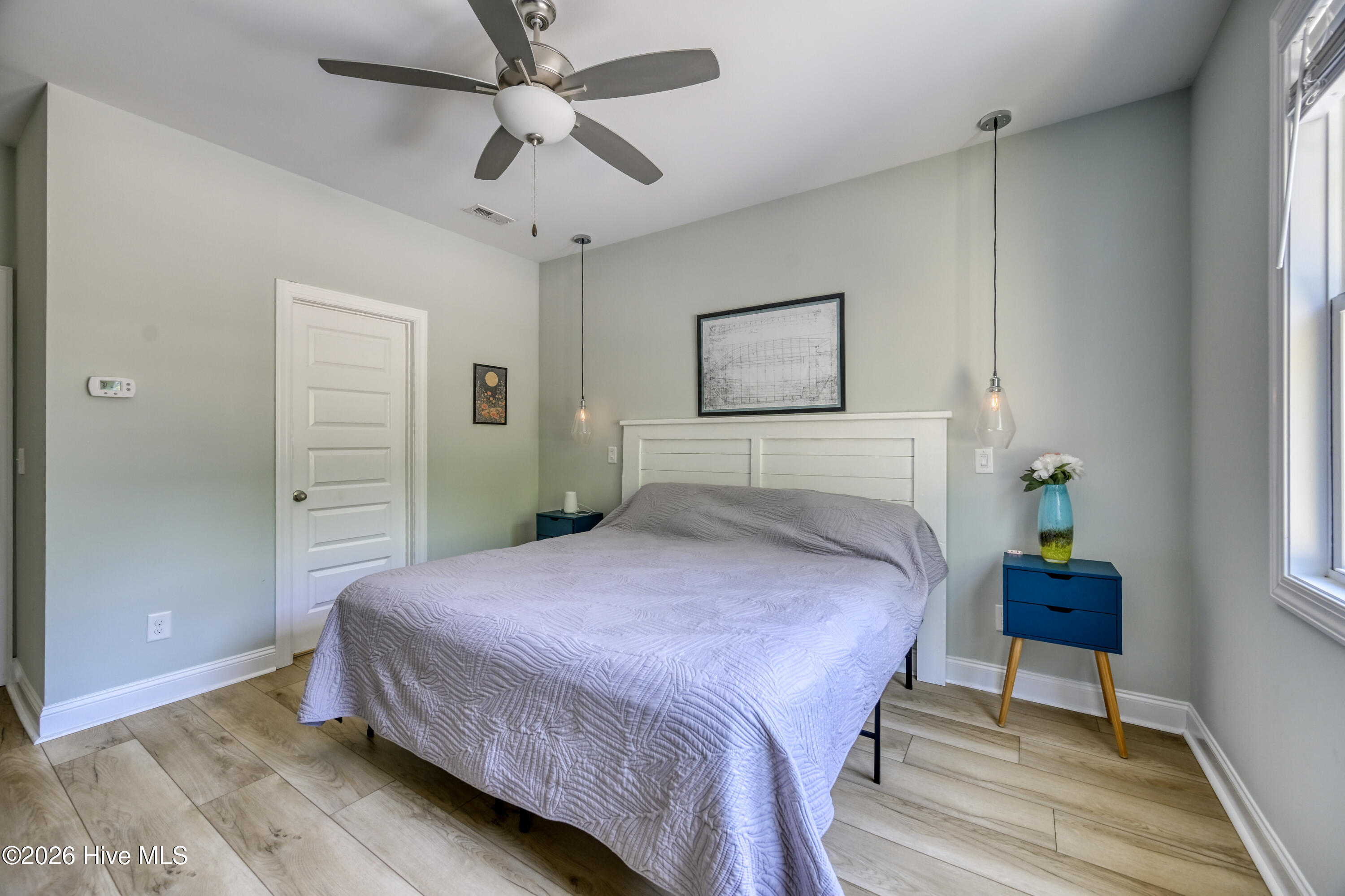 100569284 | Photo 26