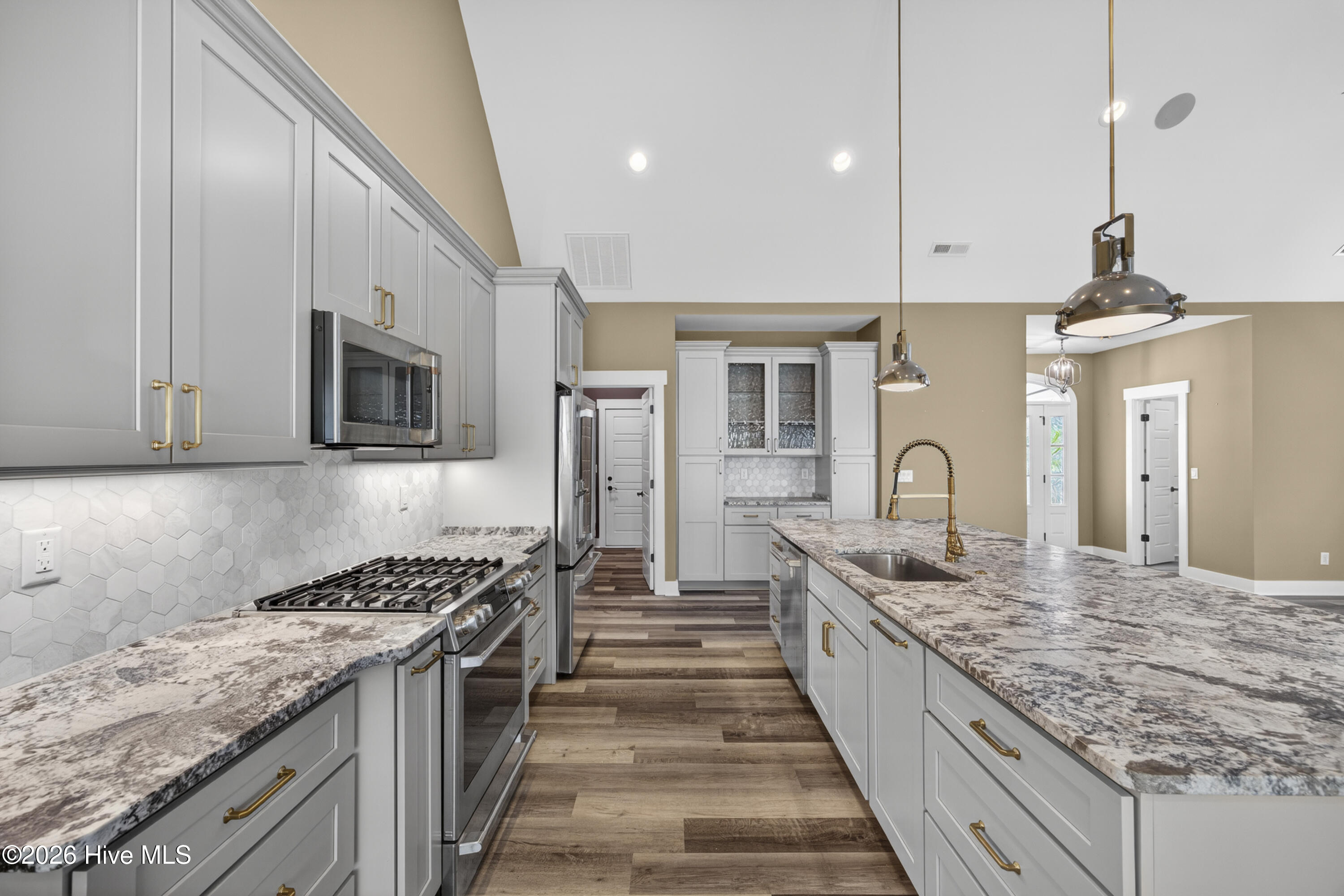 100569496 | Photo 18