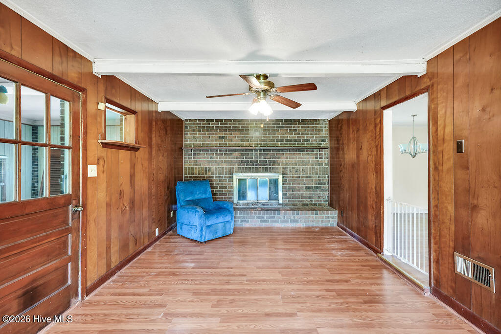 100567983 | Photo 13