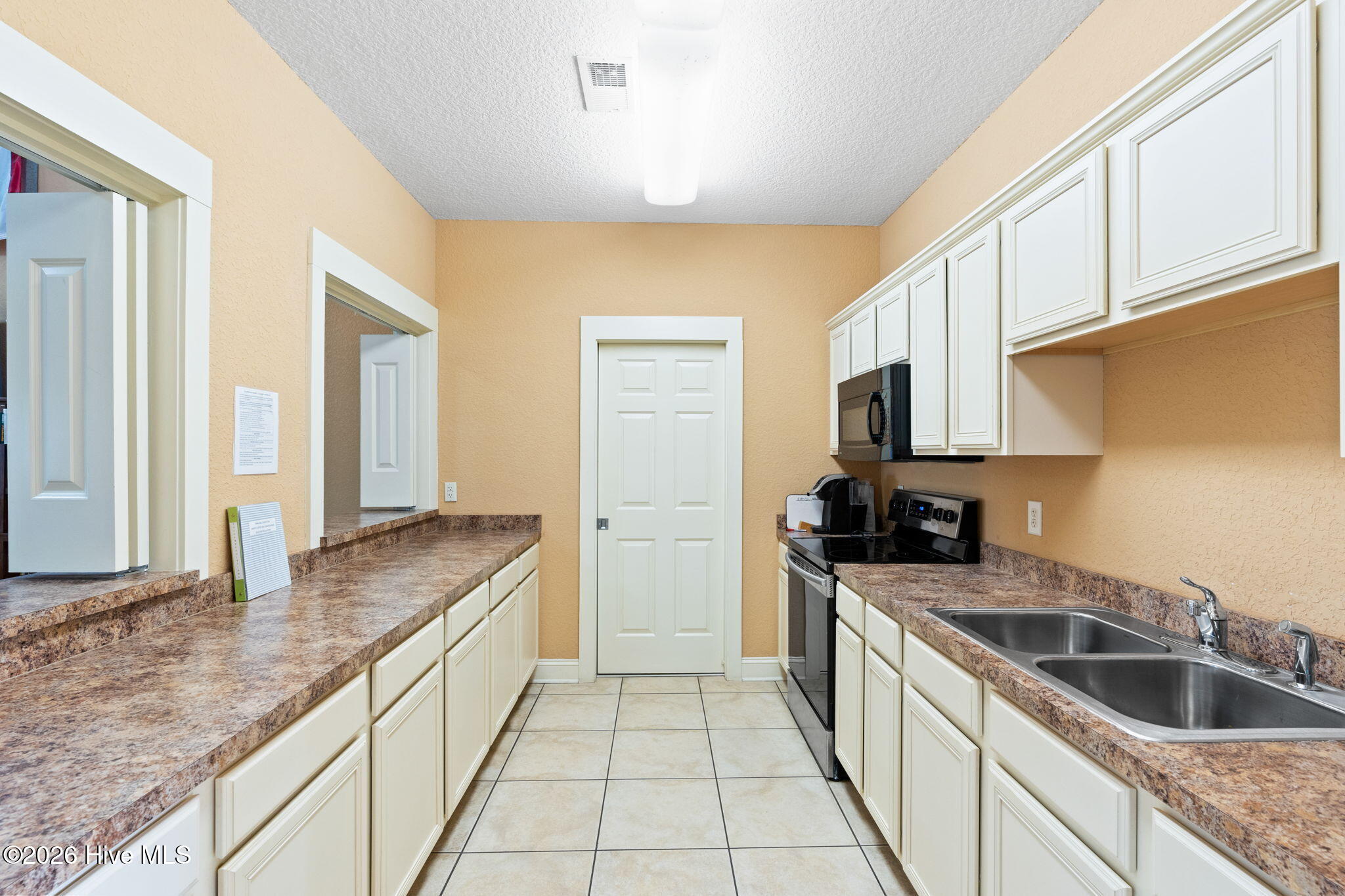 100565577 | Photo 51