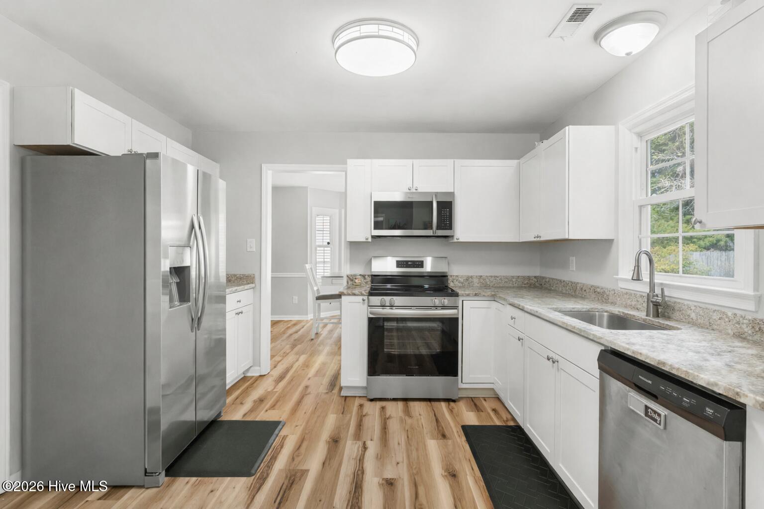 100563298 | Photo 10