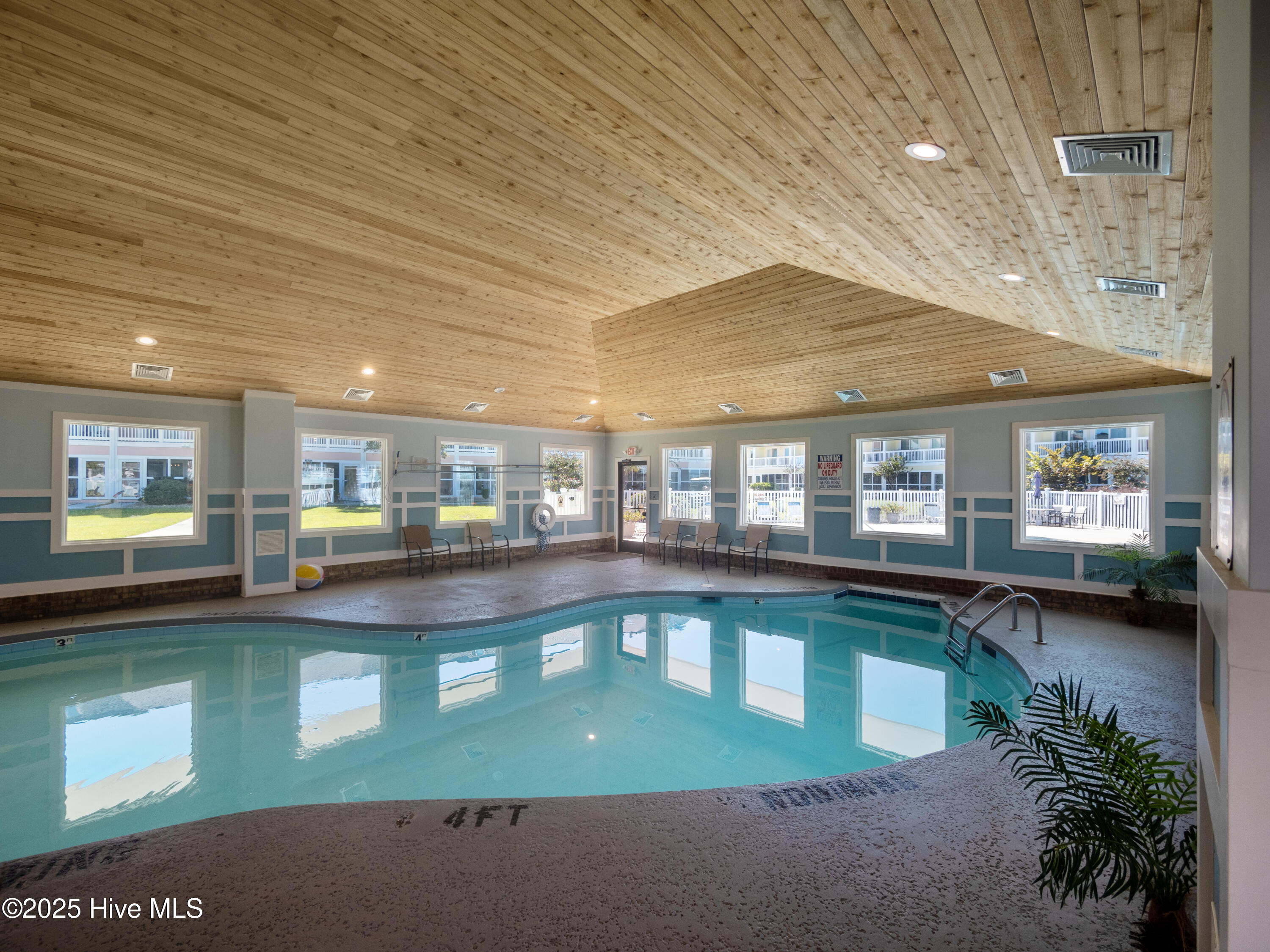 100536863 | Photo 61