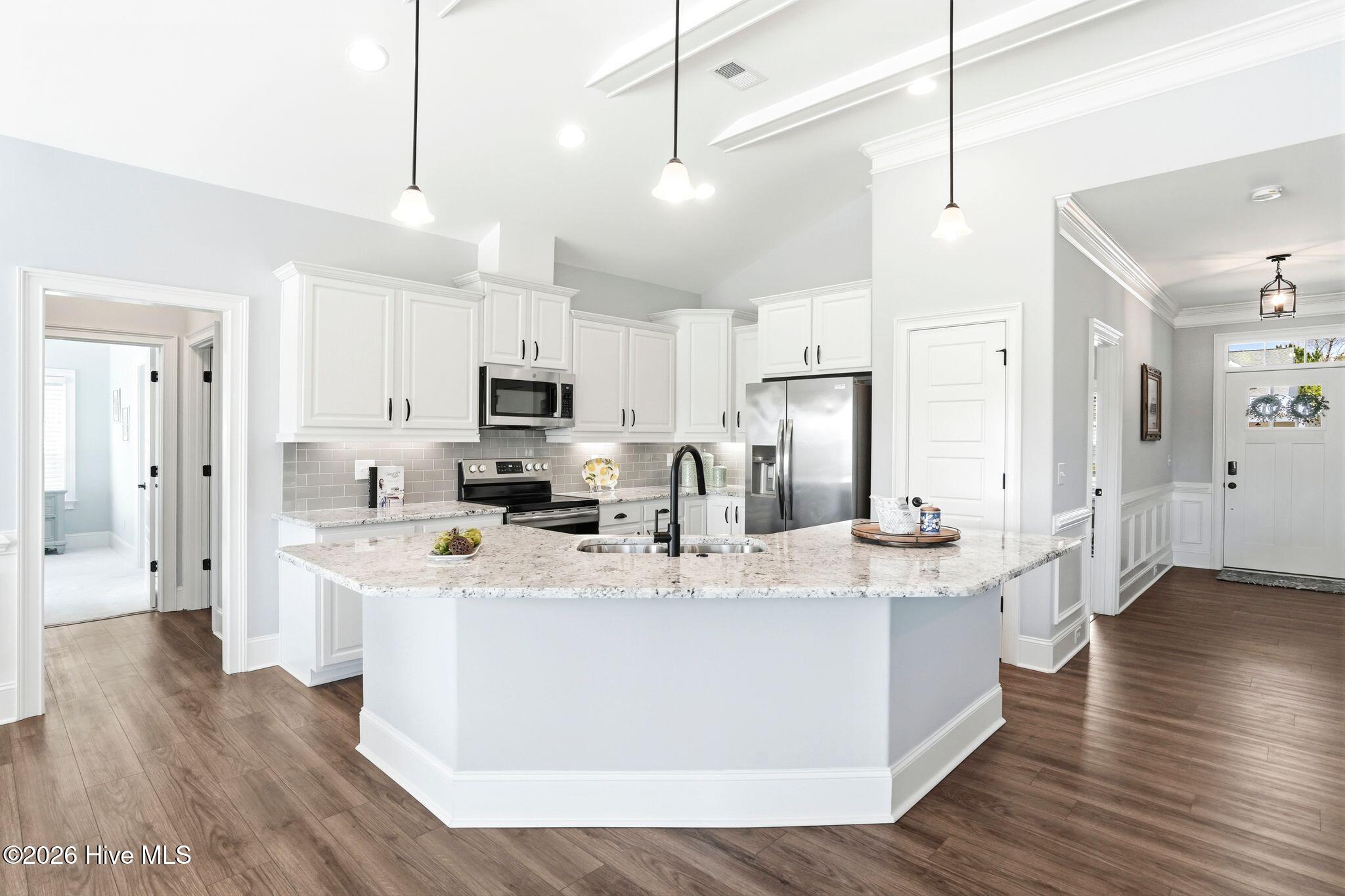 100563087 | Photo 13