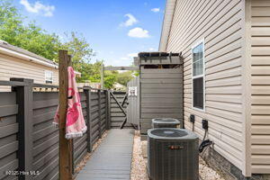 100566910 | Photo 40