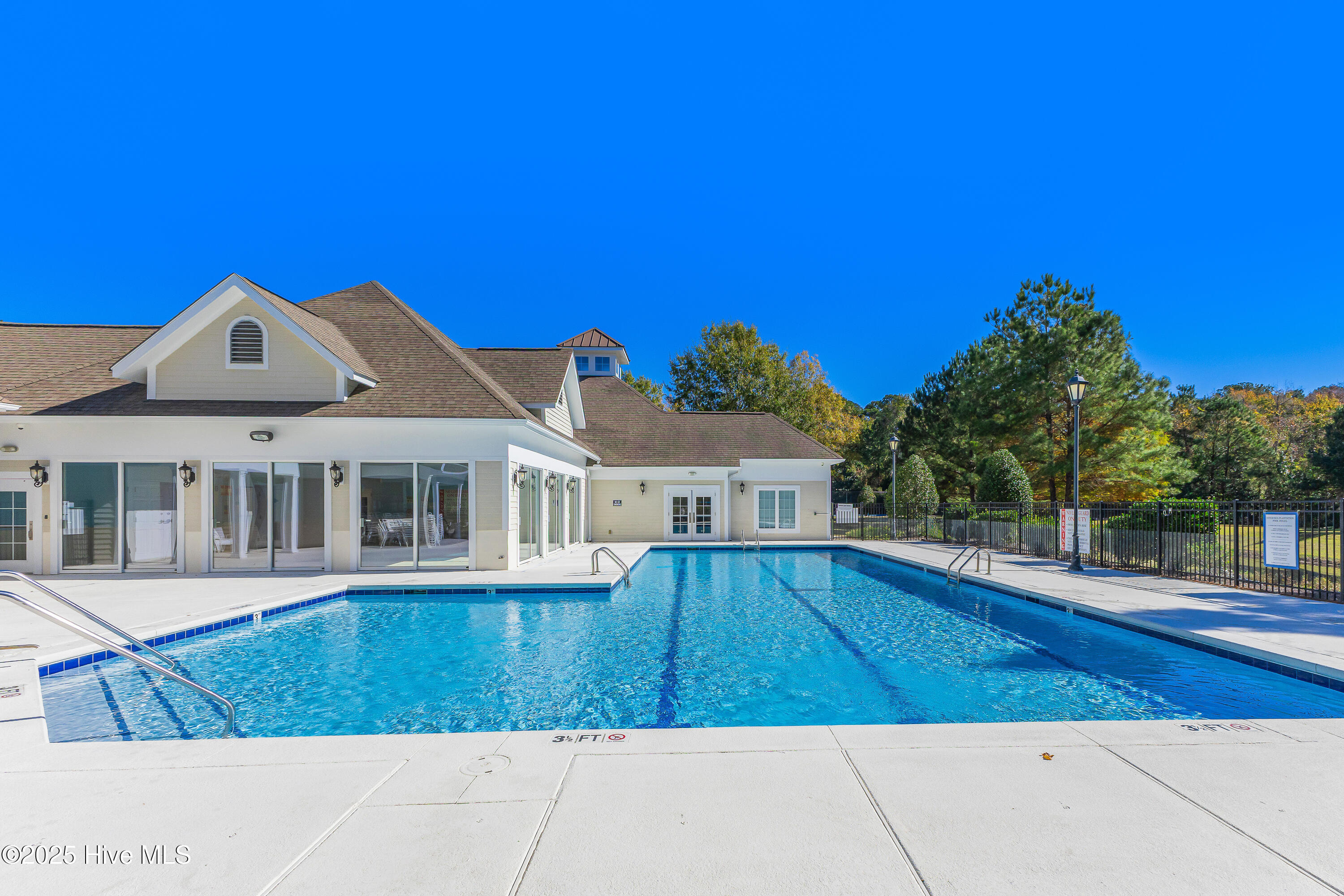 100542174 | Photo 50