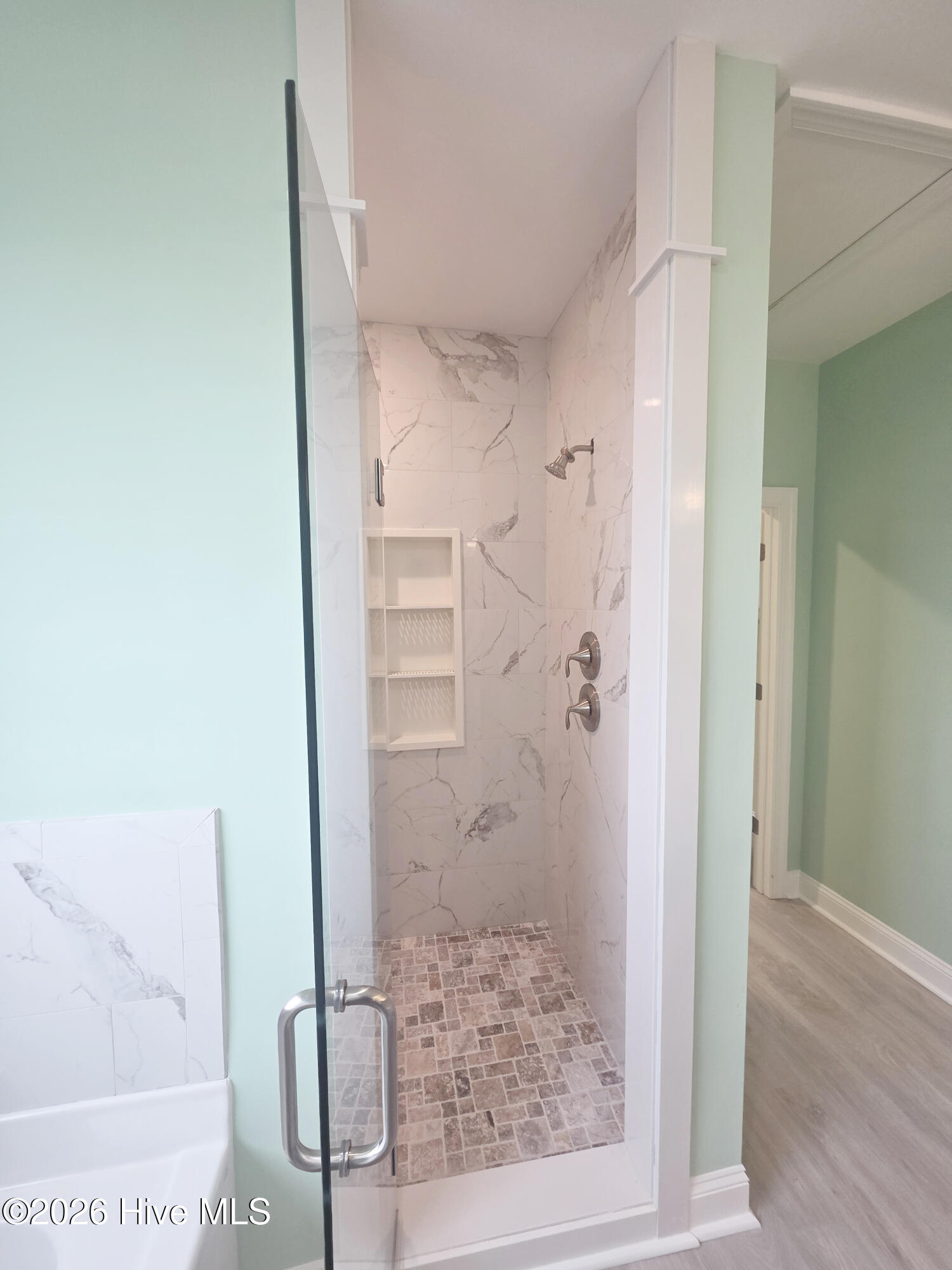 100535825 | Photo 33