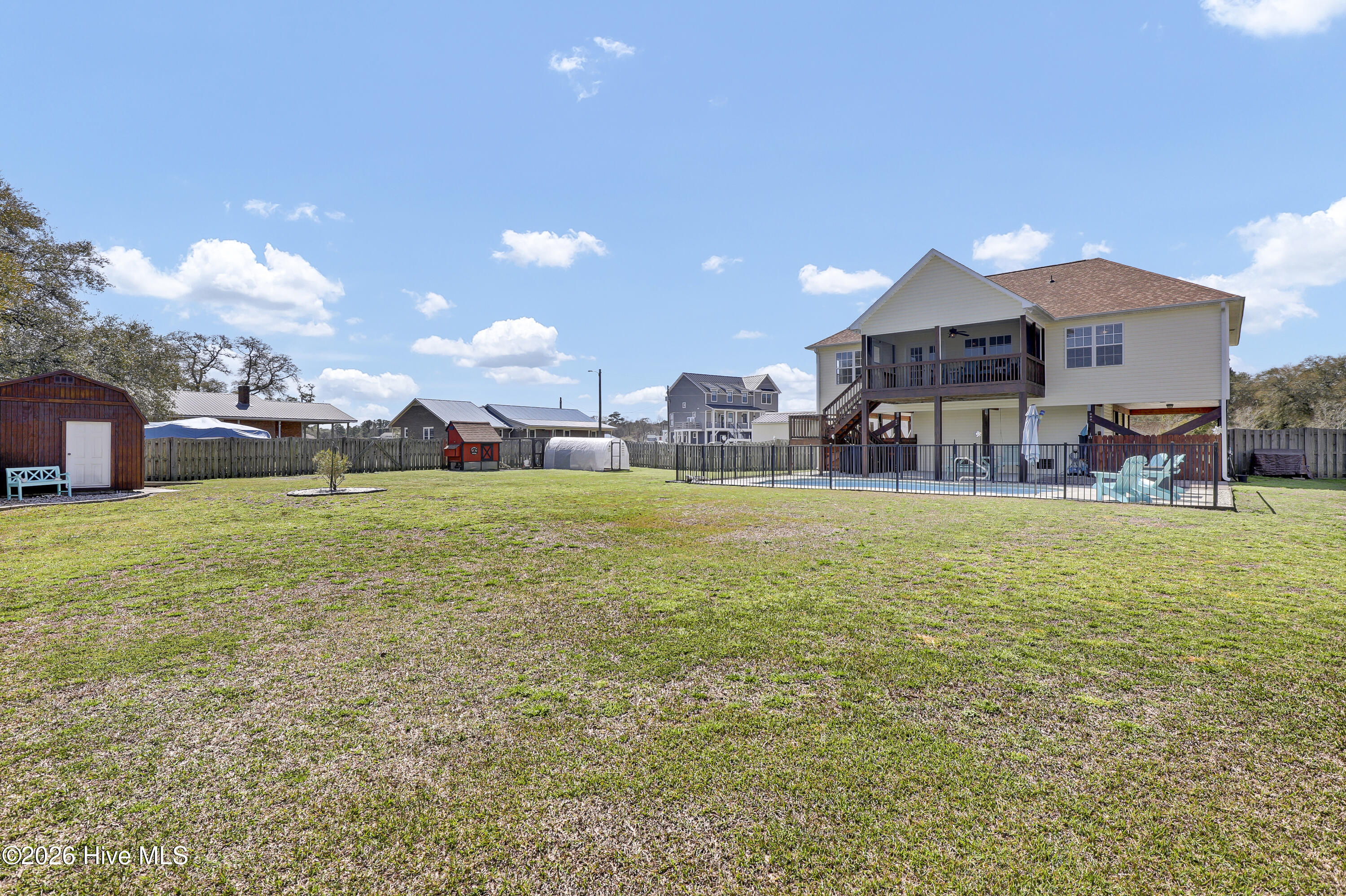 100561433 | Photo 32