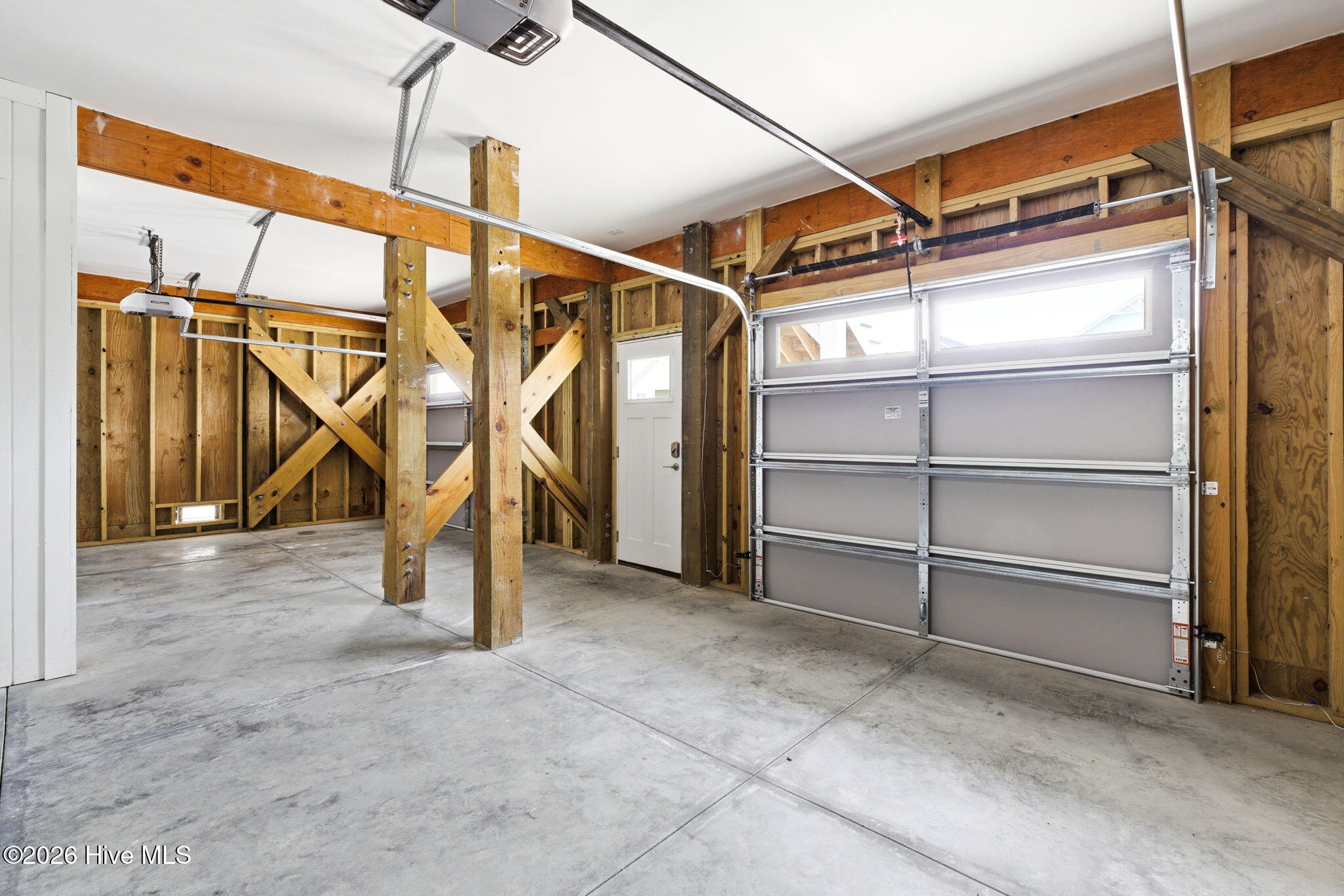 100564360 | Photo 41