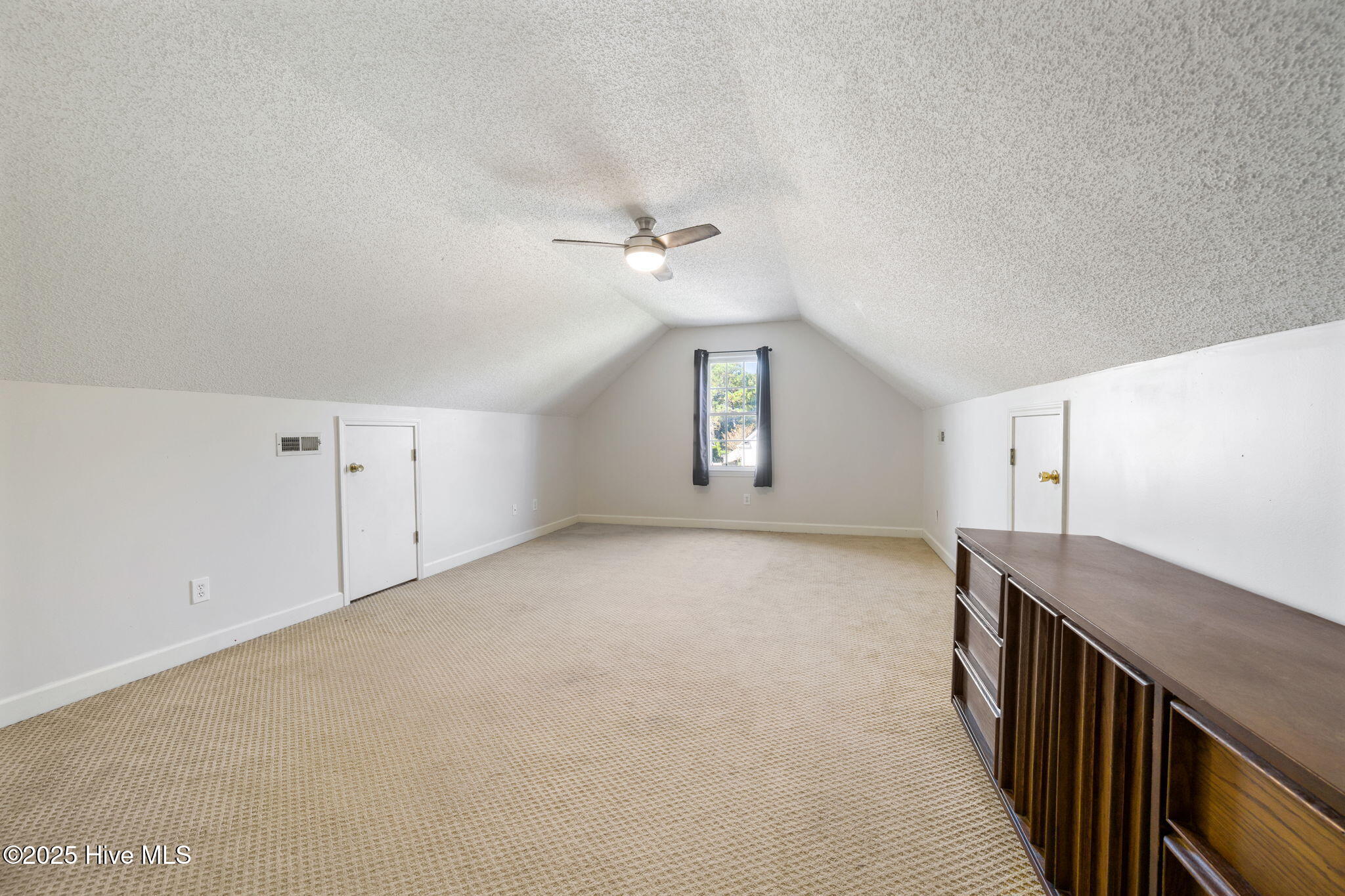 100545909 | Photo 29