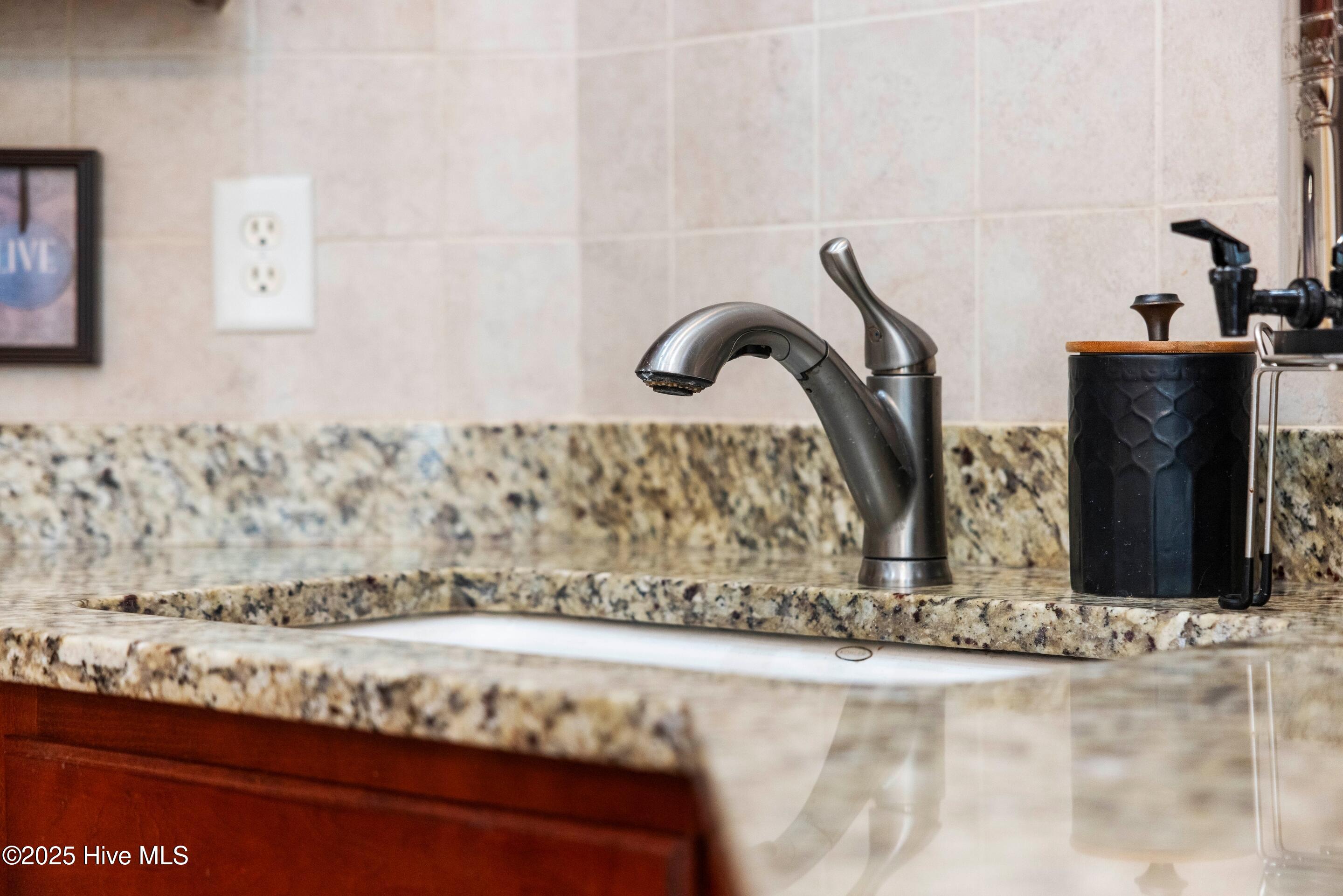 100514713 | Photo 18