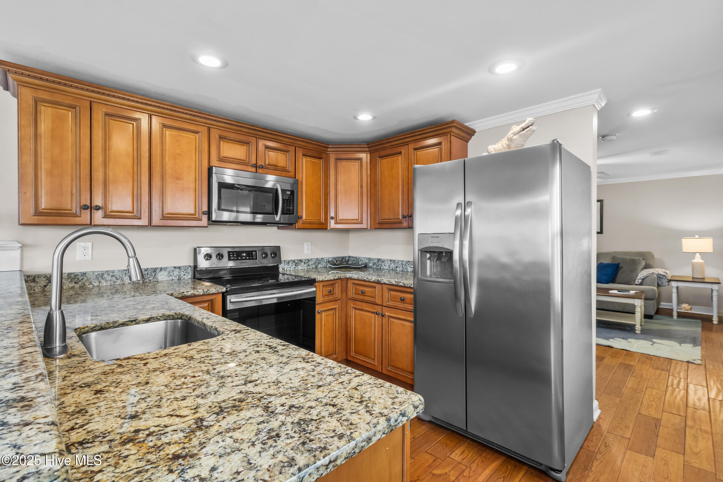 100560674 | Photo 14