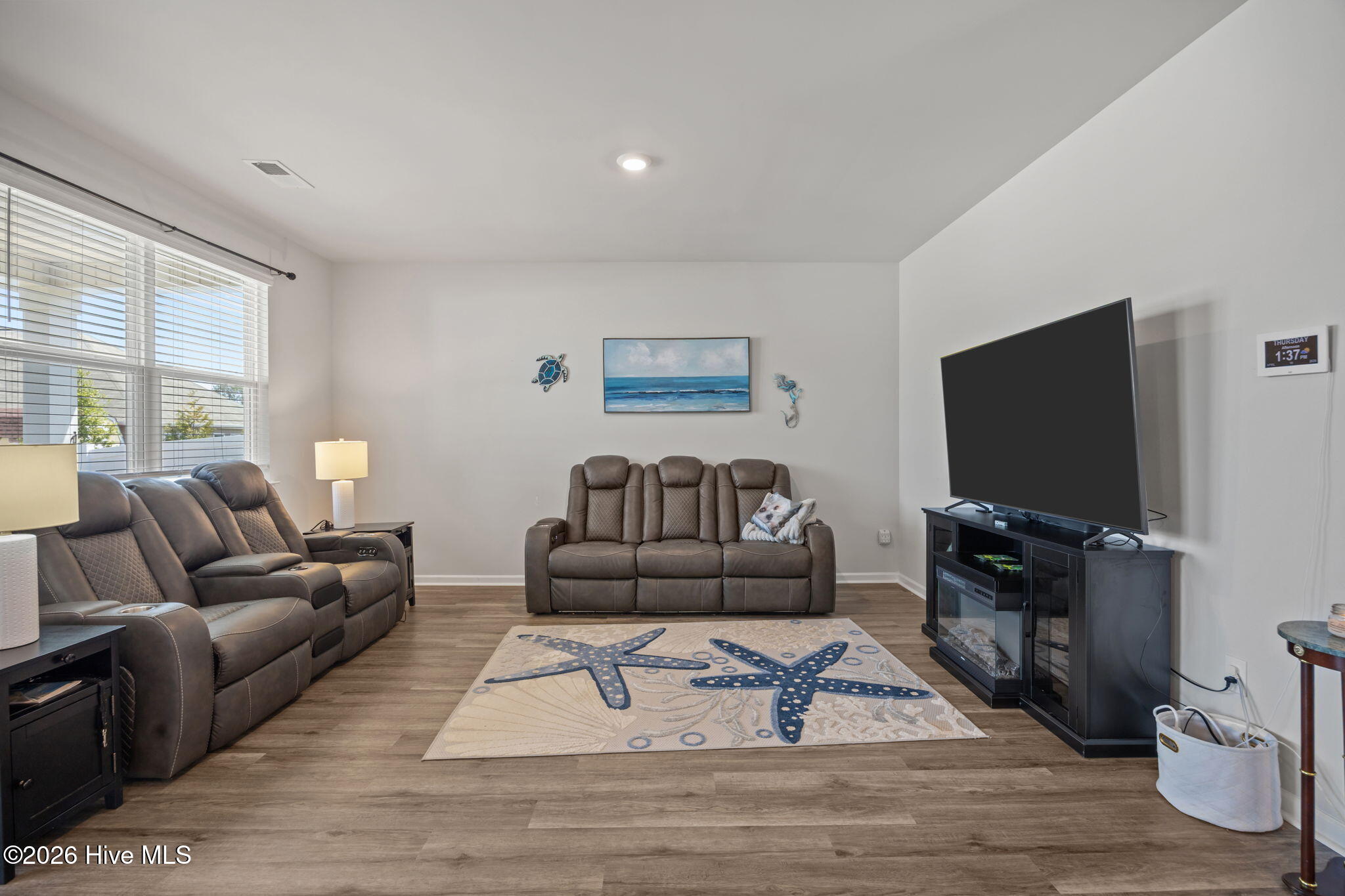 100567889 | Photo 21