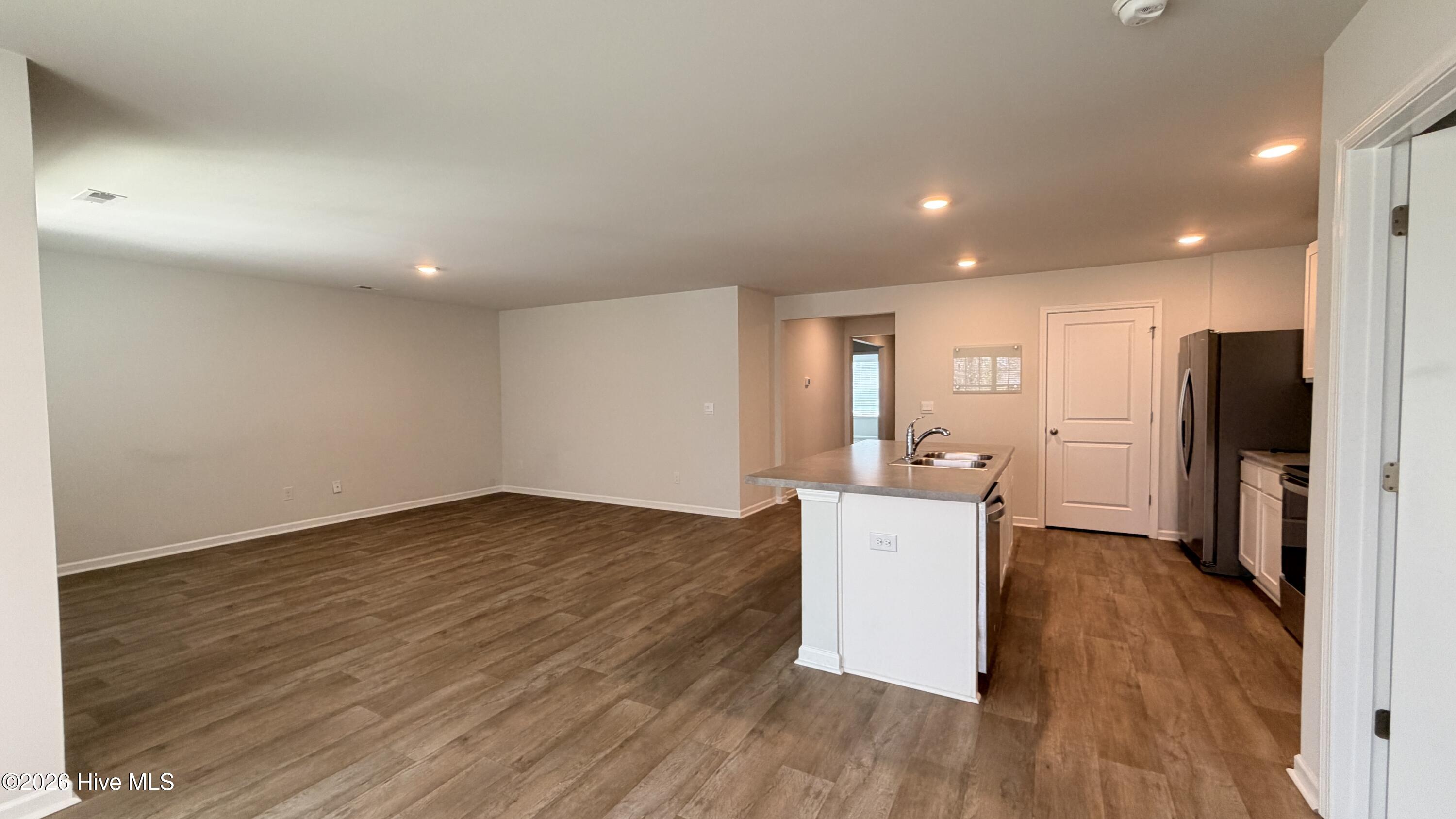 100549167 | Photo 11