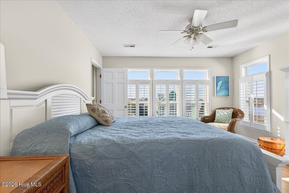 100549636 | Photo 40