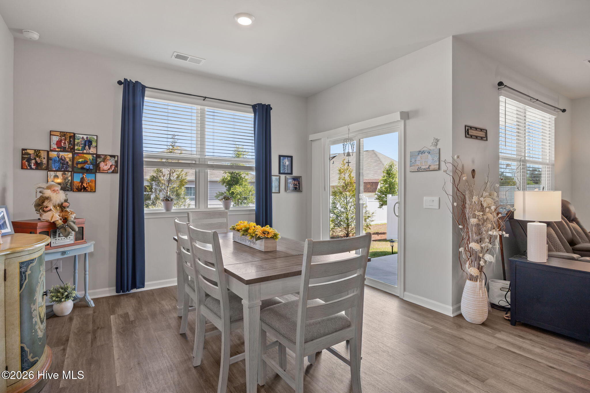 100567889 | Photo 14