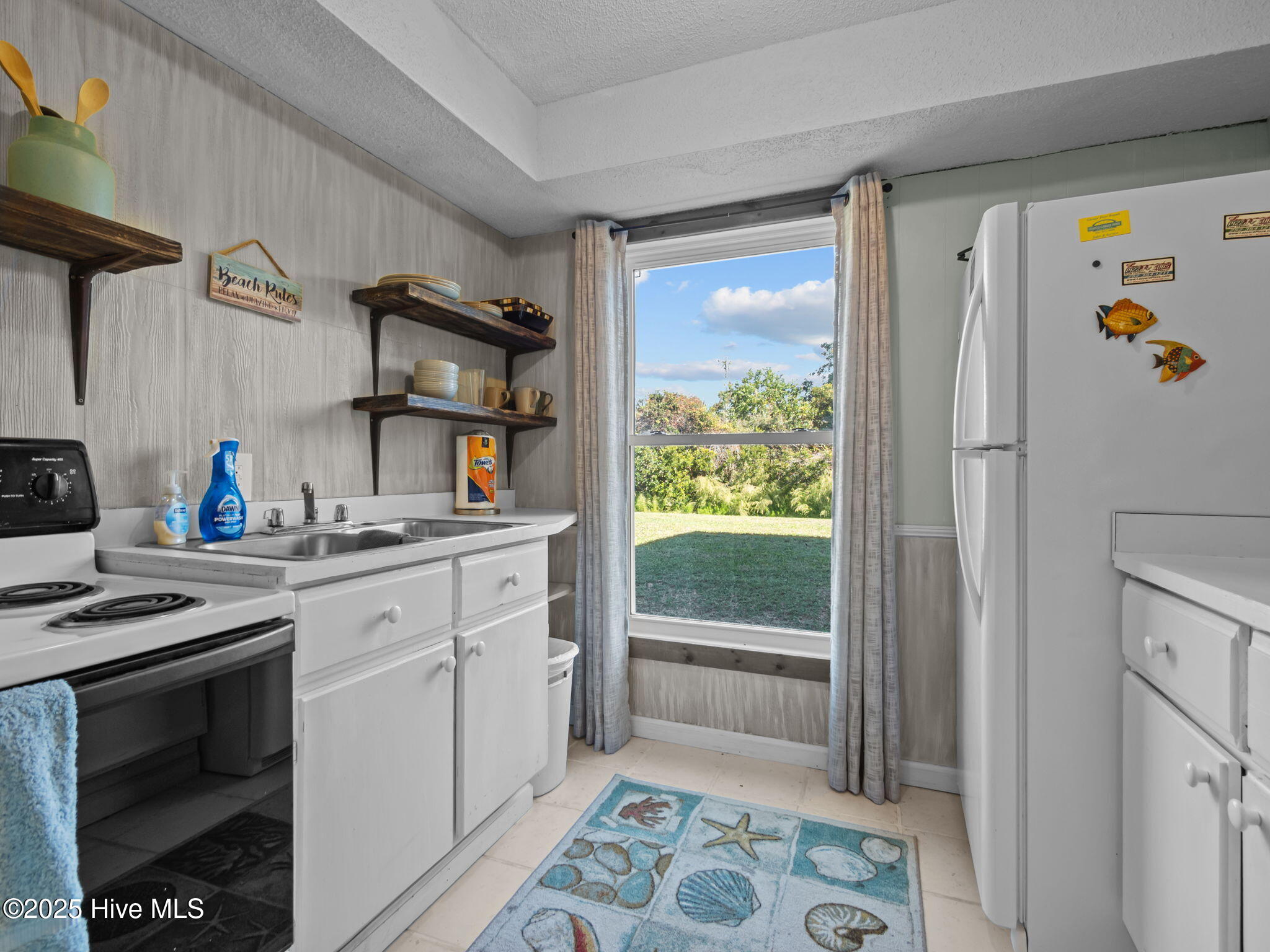 100537997 | Photo 36