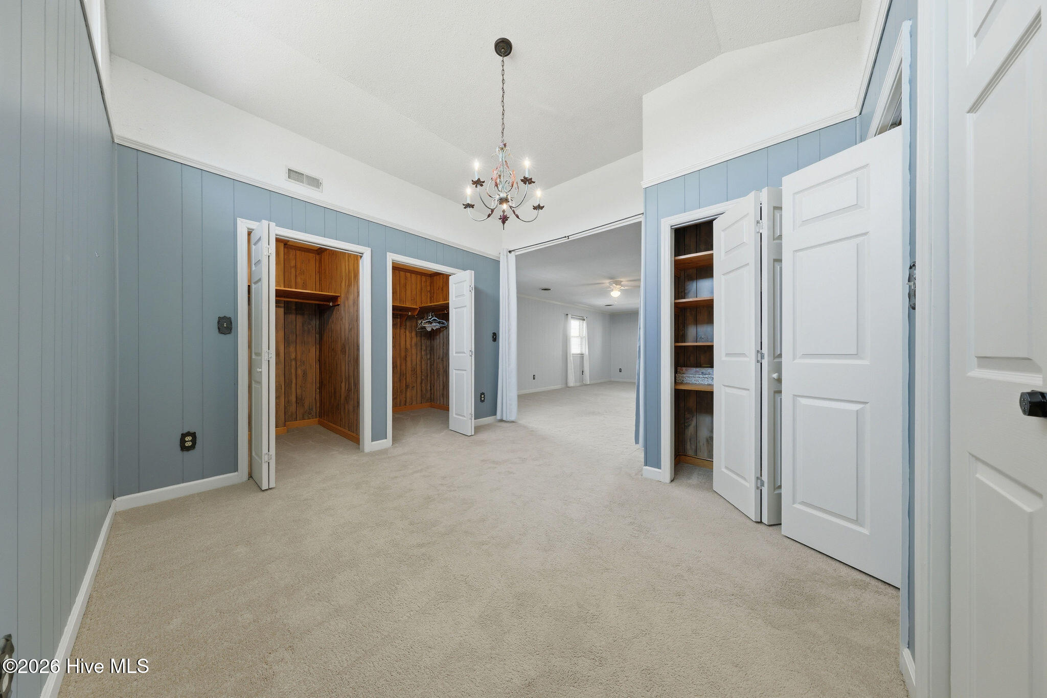 100557788 | Photo 31