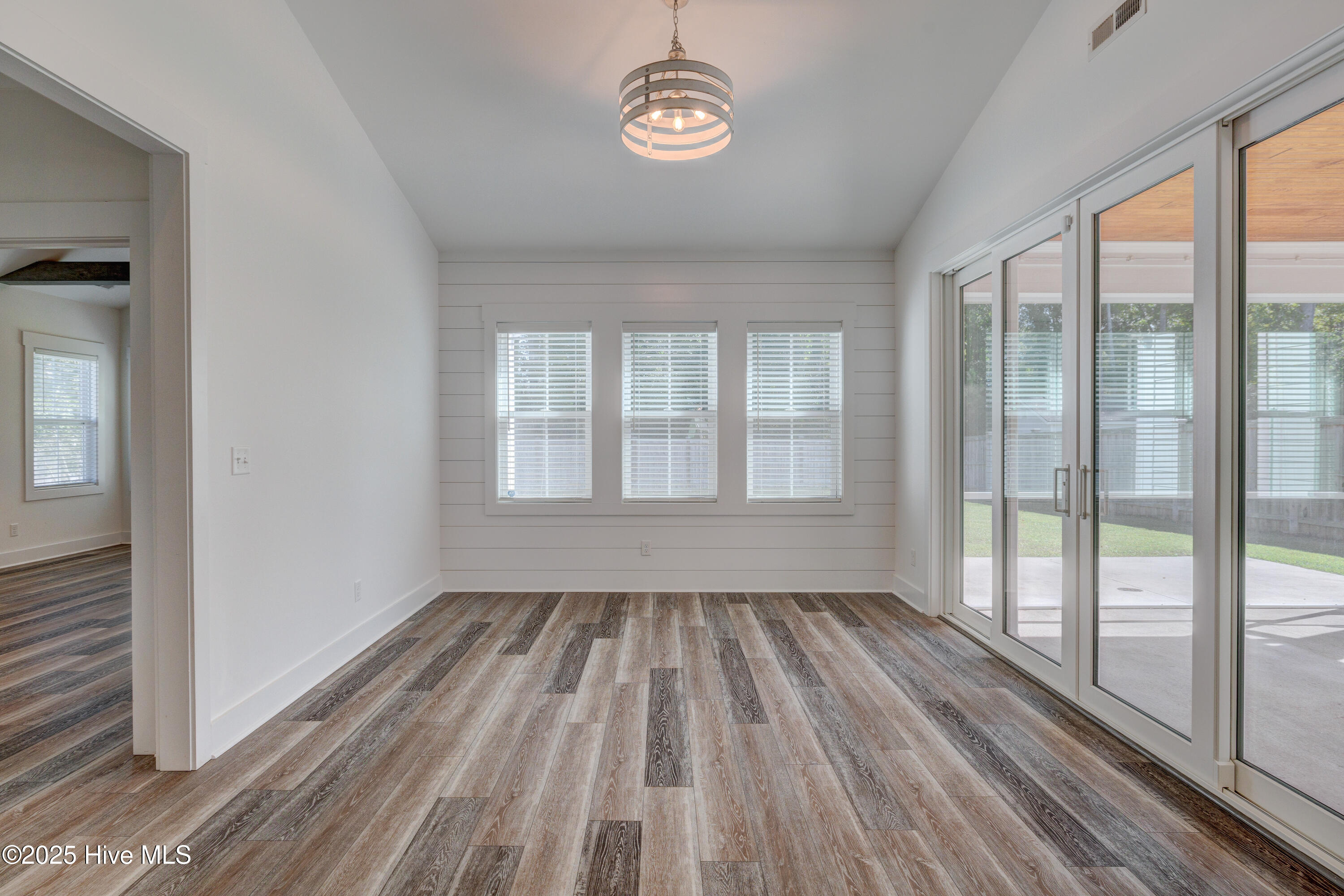 100534691 | Photo 15